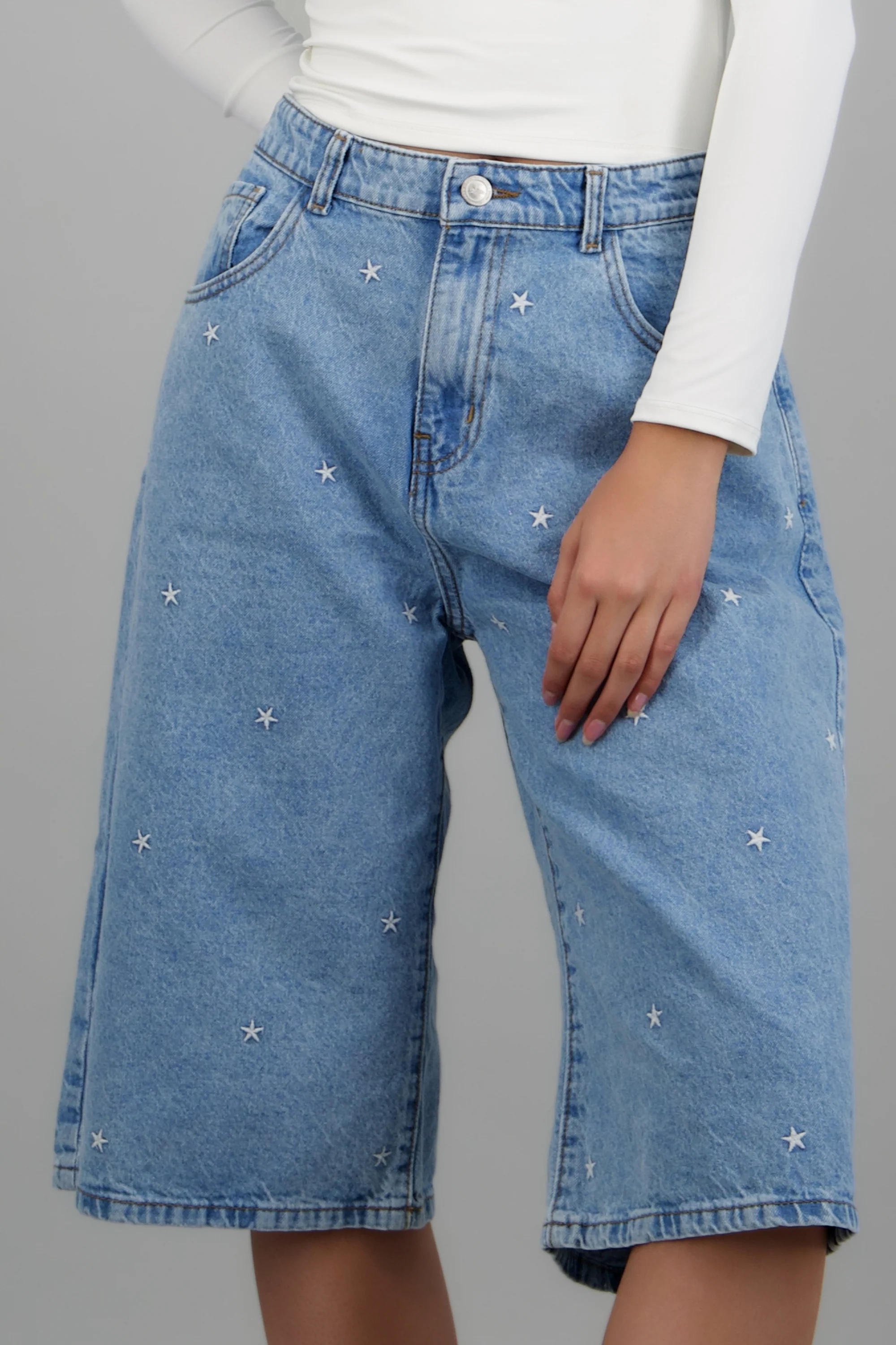 Bermuda denim estrellas bordadas - Image 5