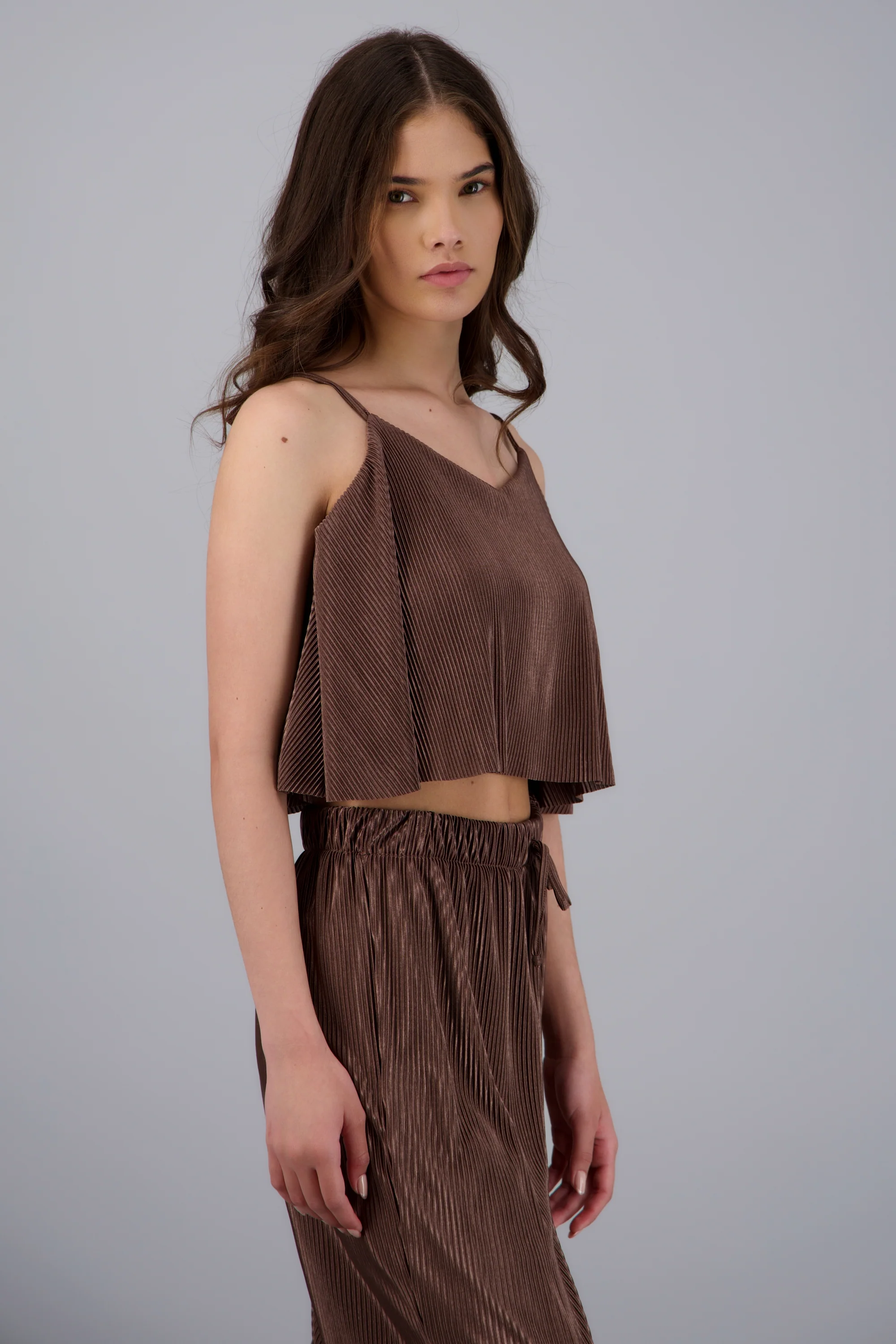 Blusa crop tirantes detalle textura - Image 2