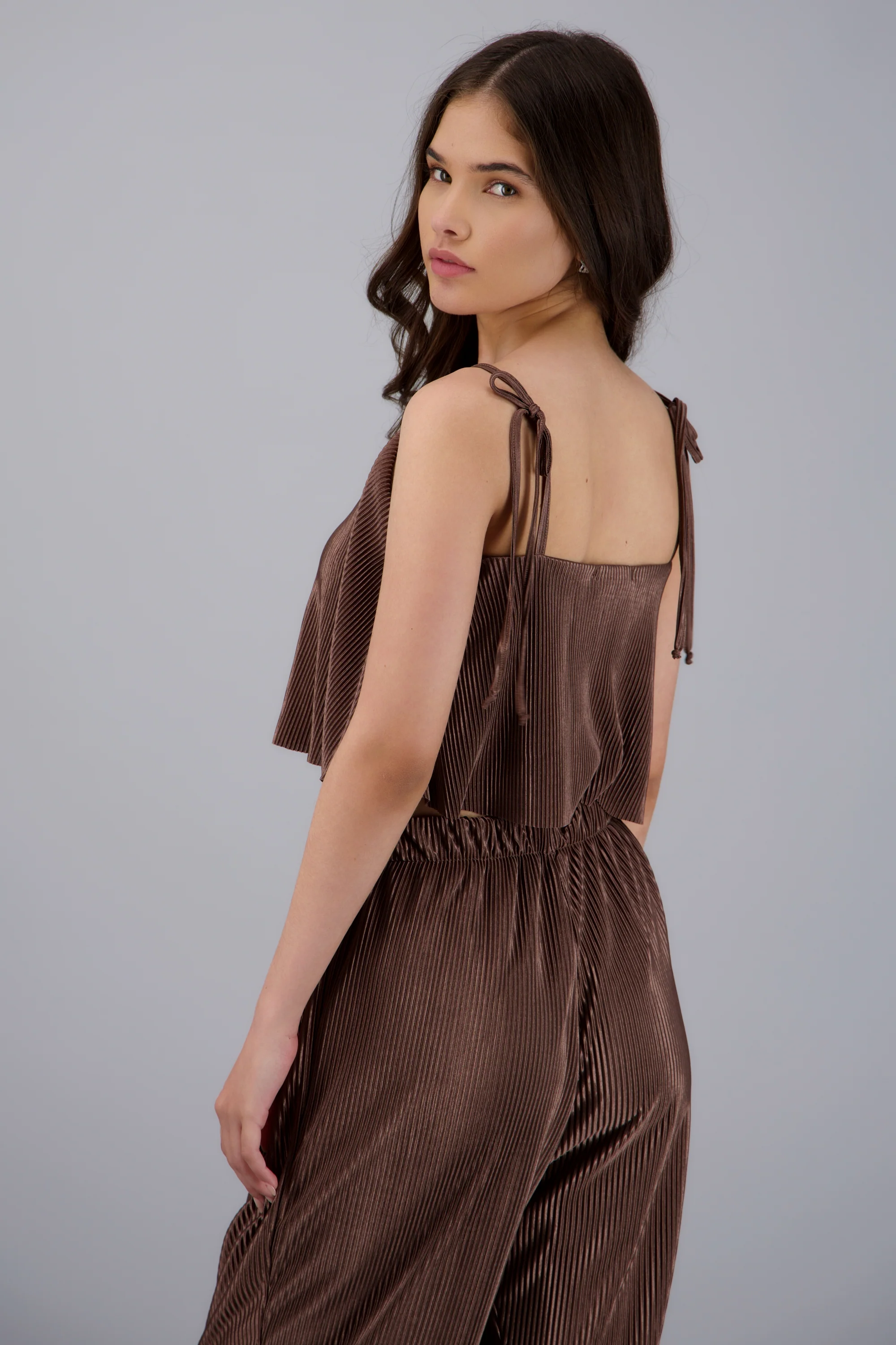 Blusa crop tirantes detalle textura - Image 4