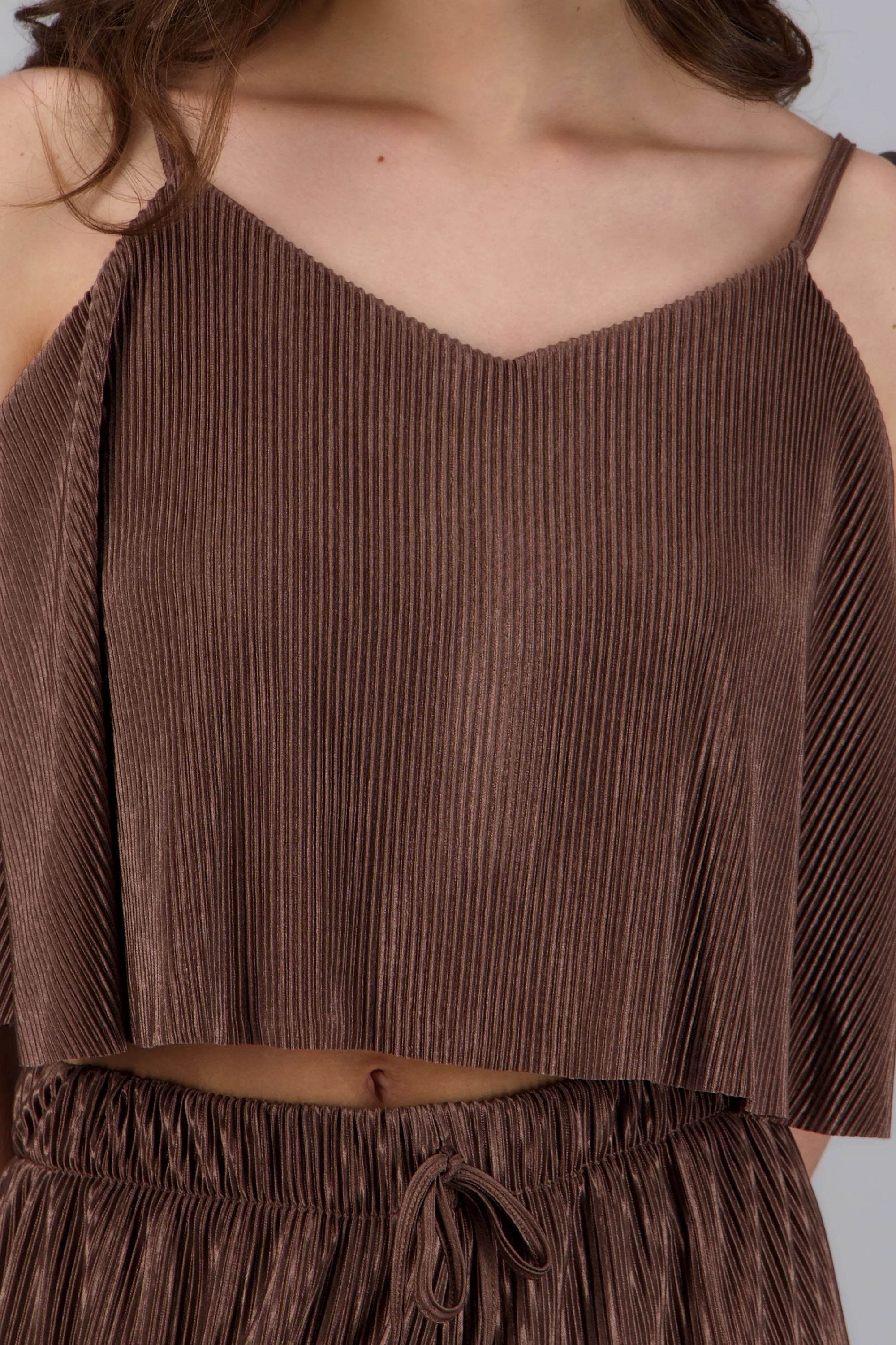 Blusa crop tirantes detalle textura - Image 5