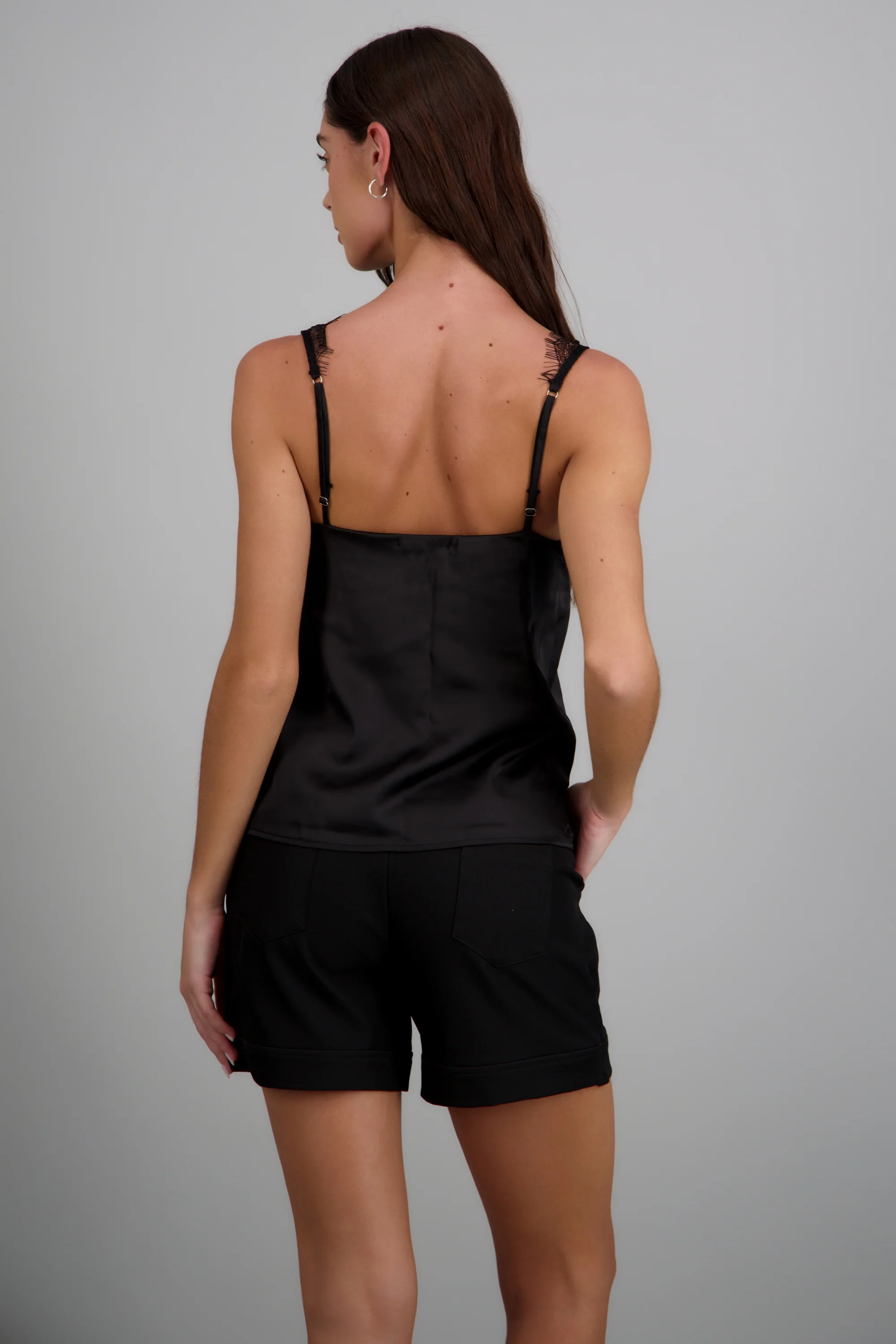 Blusa detalle encaje lisa - Image 4