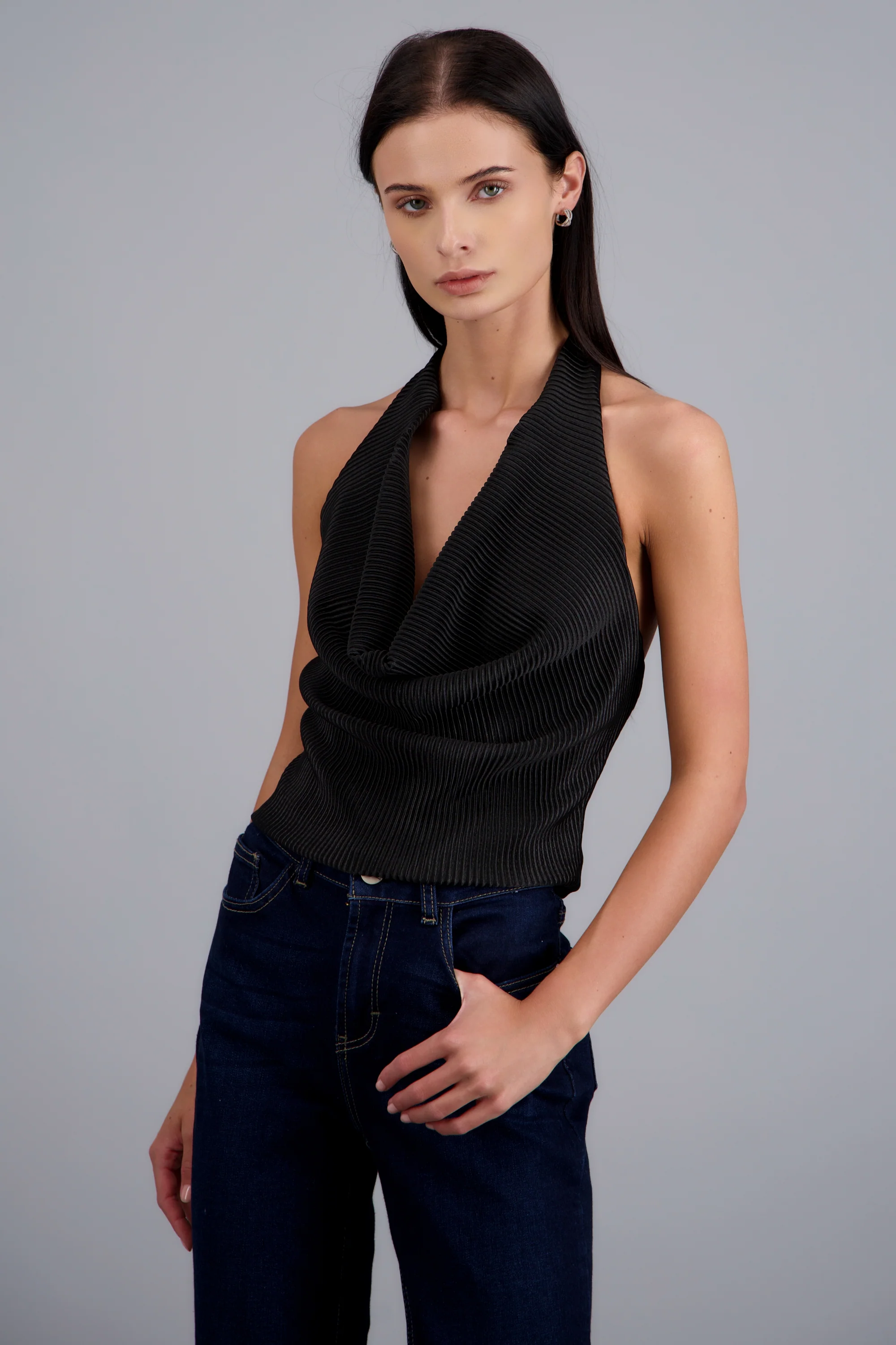 Blusa halter escote cascada detalle tela