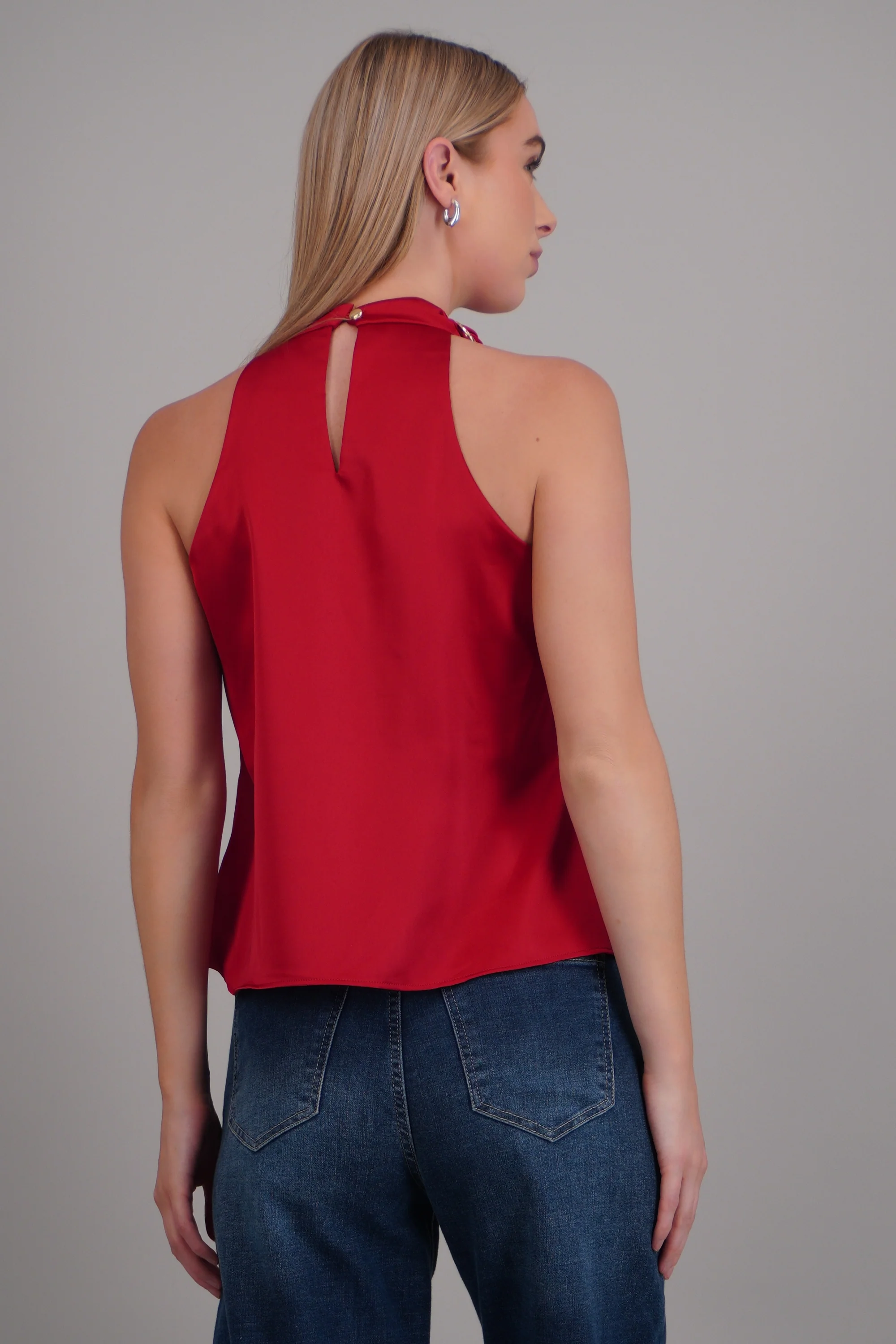 Blusa halter satin detalle hebilla irregular - Image 4