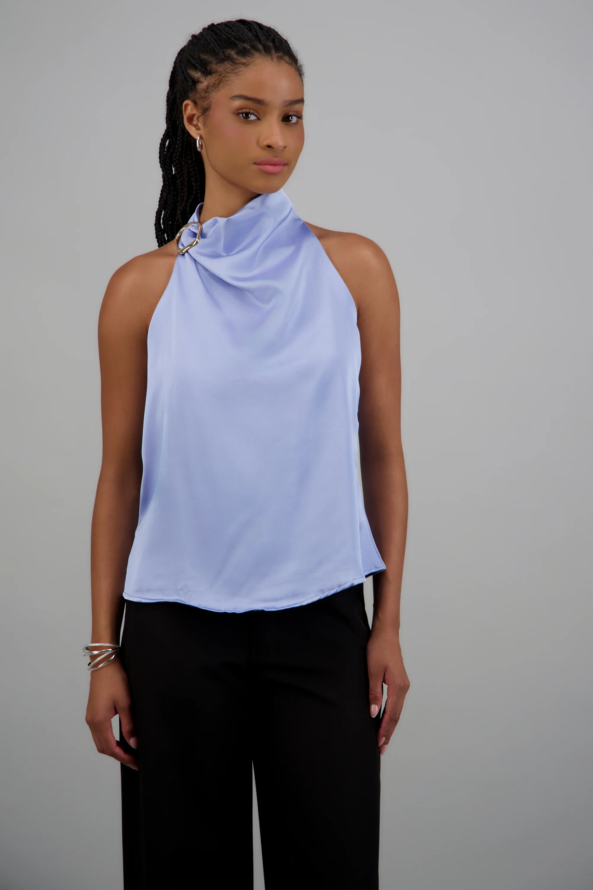Blusa halter satin detalle hebilla irregular - Image 3