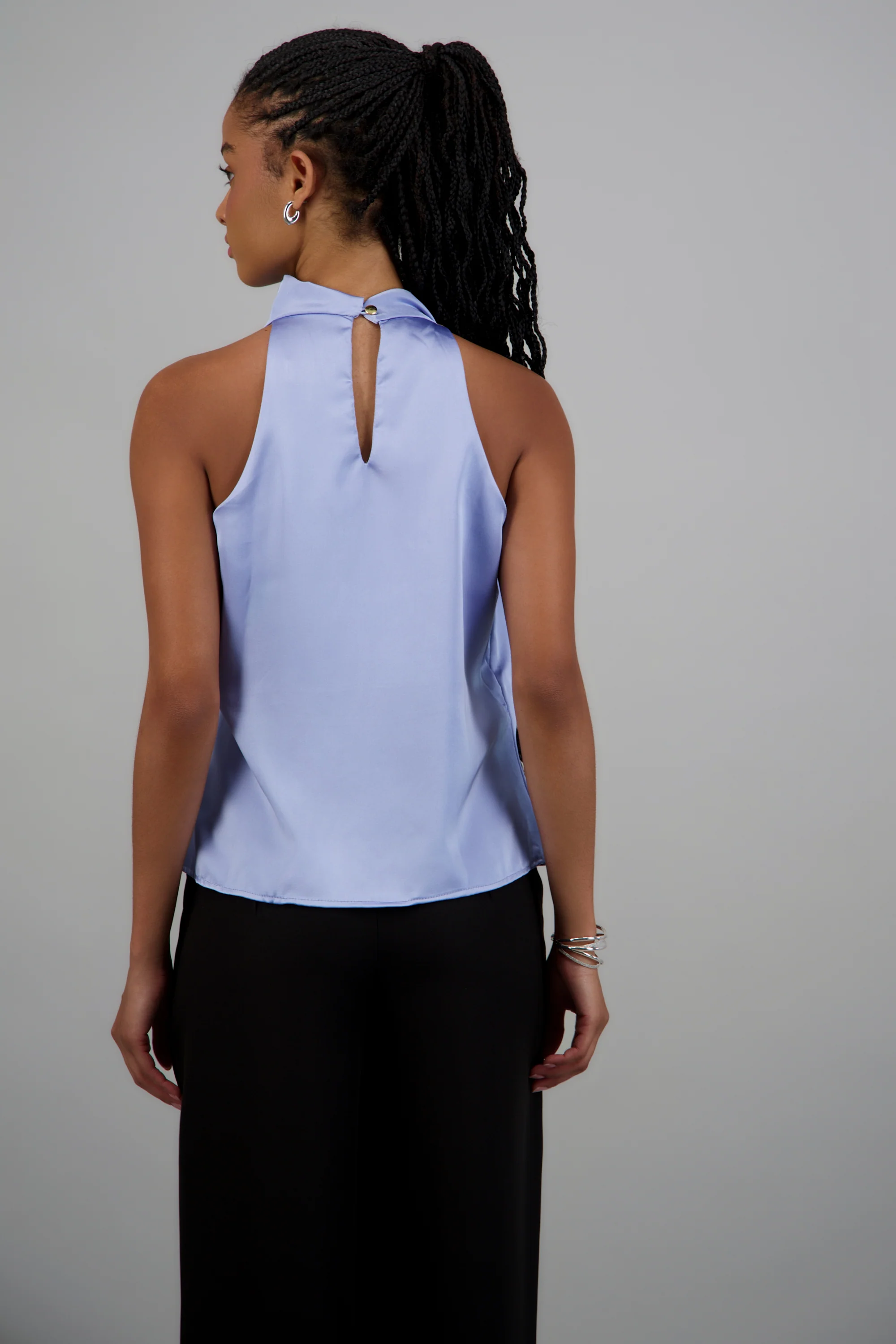 Blusa halter satin detalle hebilla irregular - Image 4