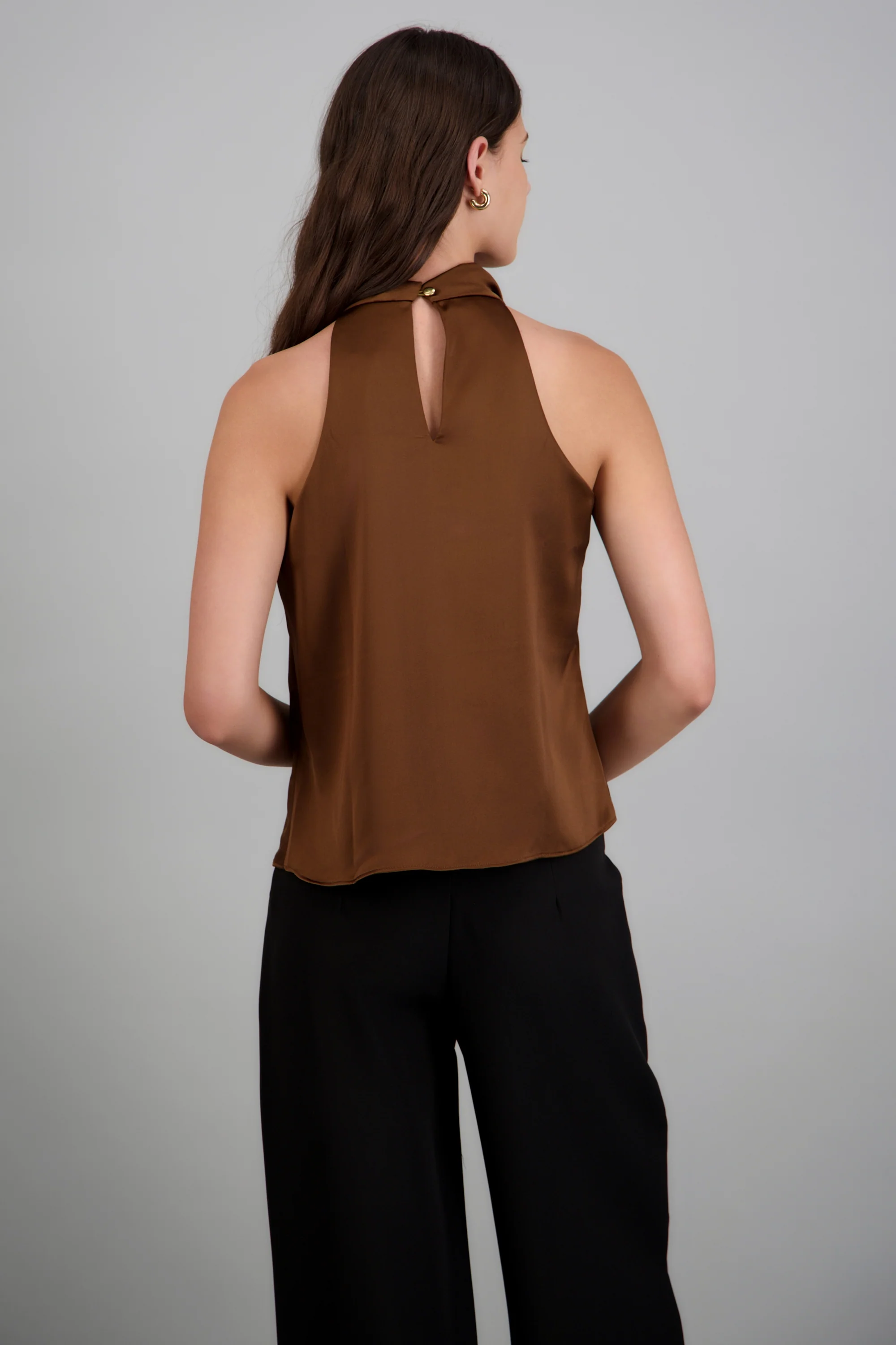 Blusa halter satin detalle hebilla irregular - Image 2