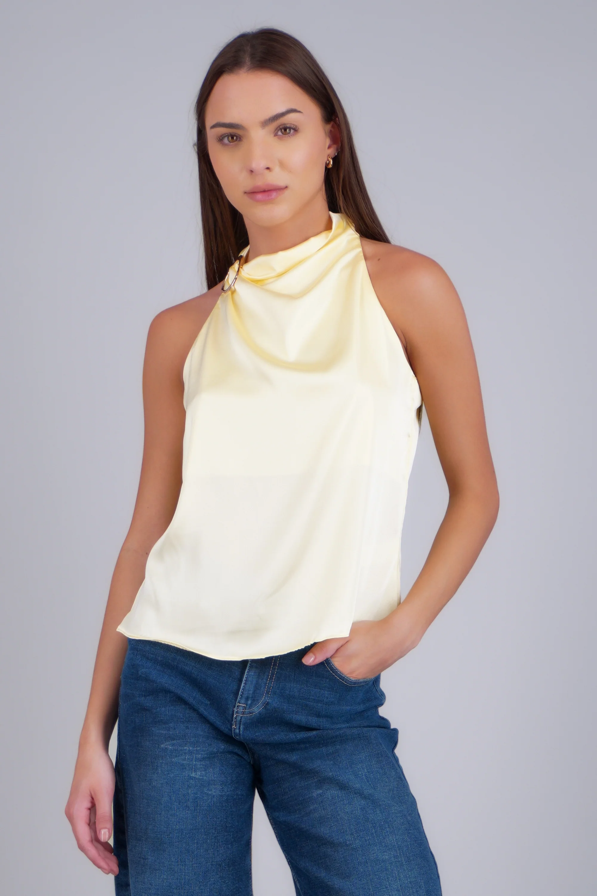 Blusa halter satin detalle hebilla irregular