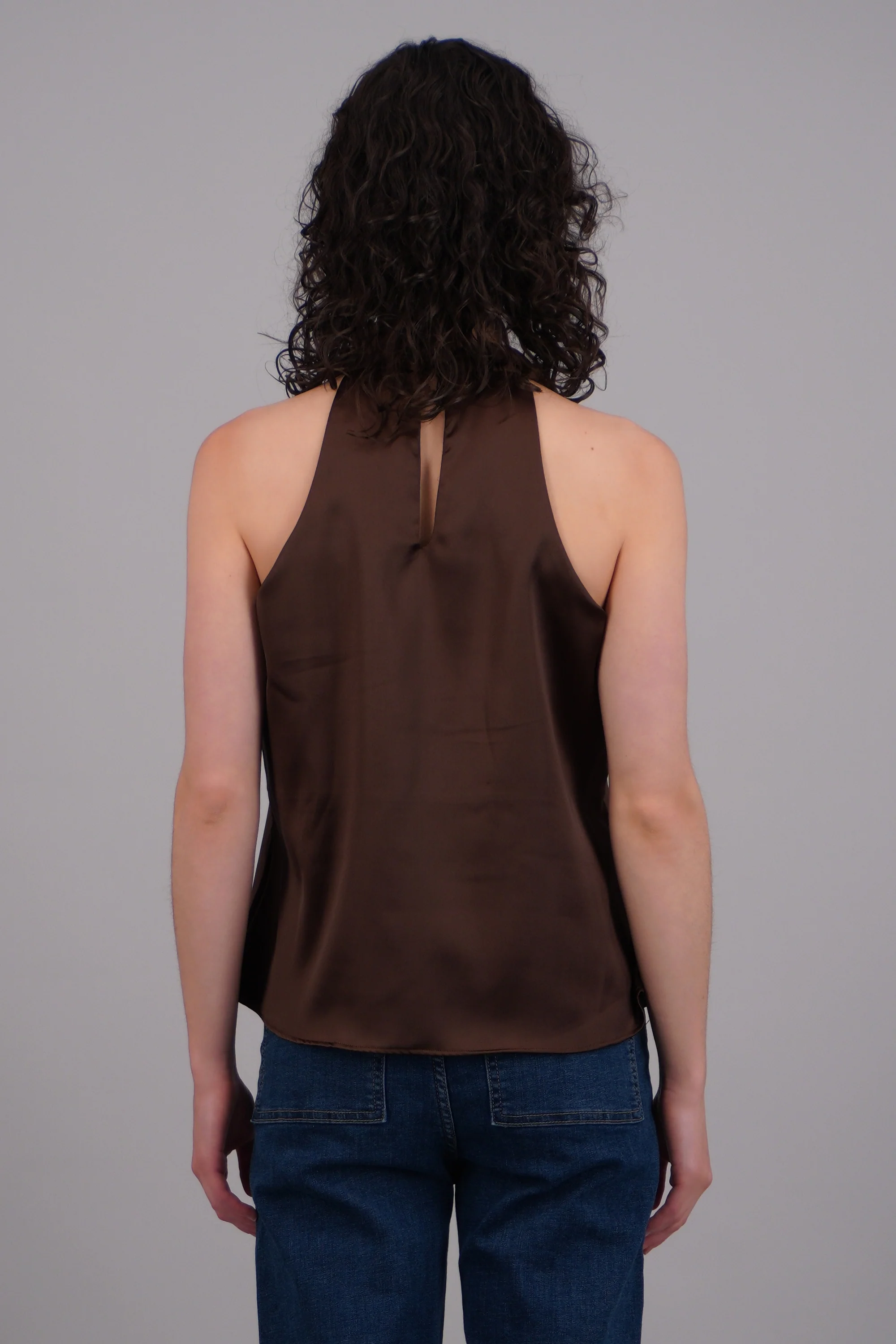 Blusa halter satin detalle hebilla irregular - Image 4