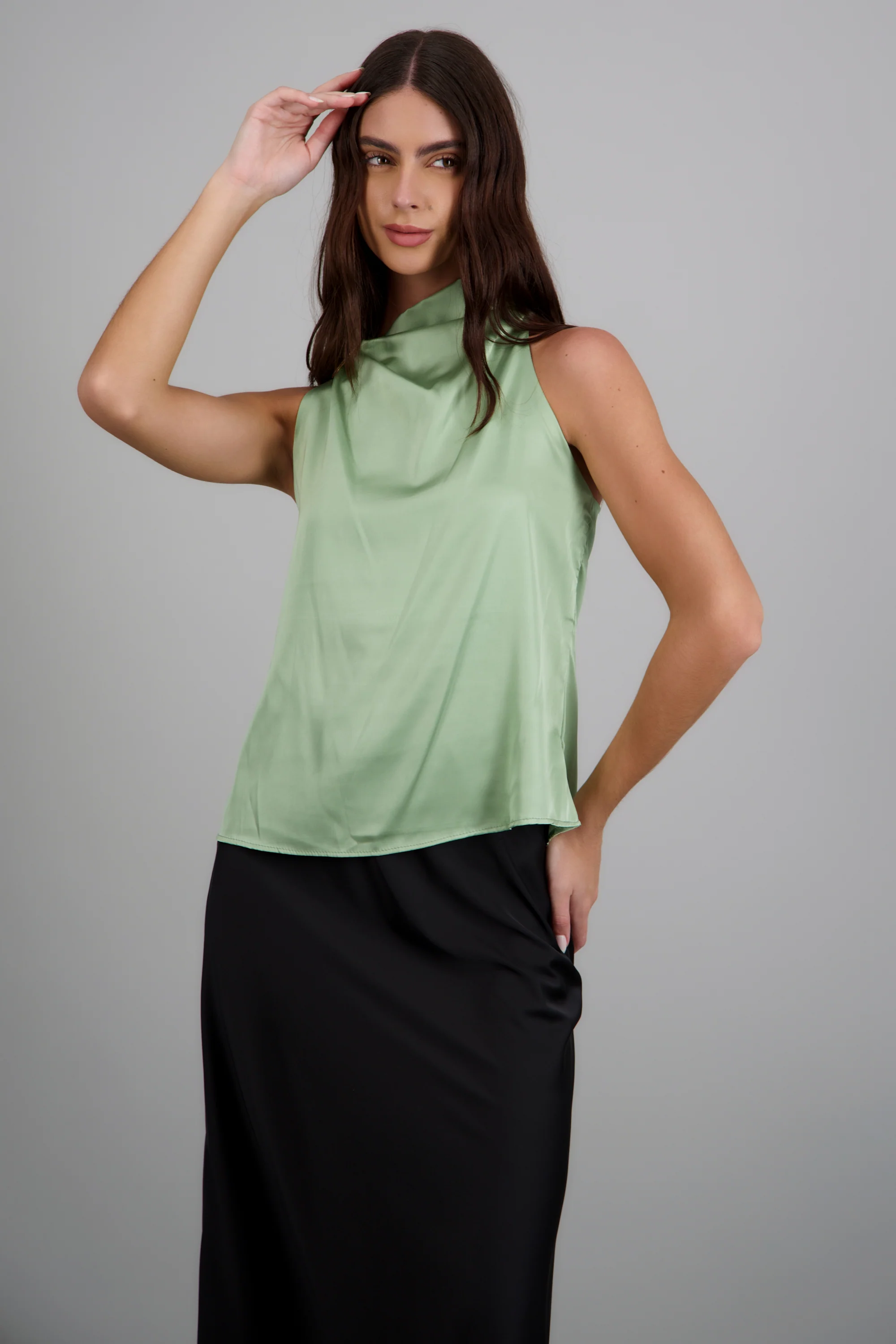 Blusa halter satin detalle hebilla irregular - Image 3