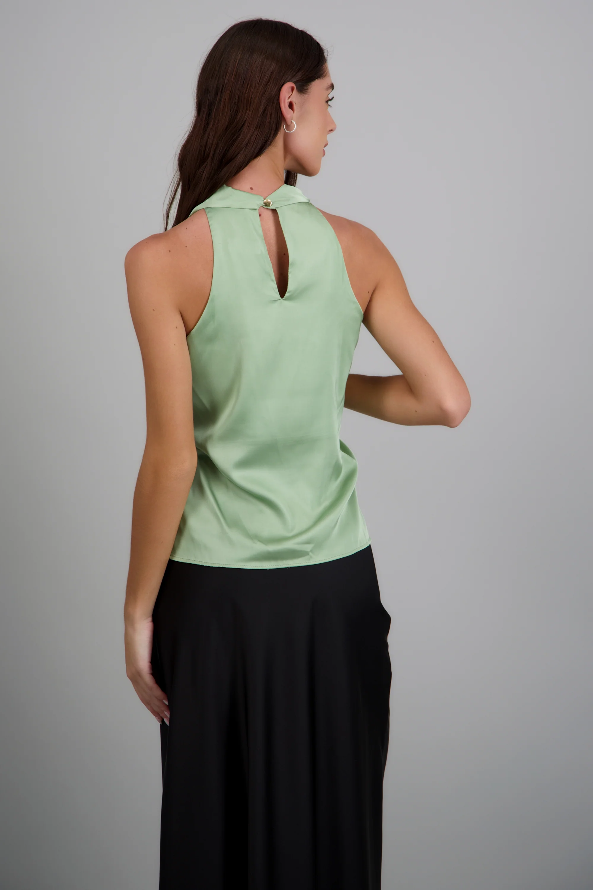 Blusa halter satin detalle hebilla irregular - Image 4