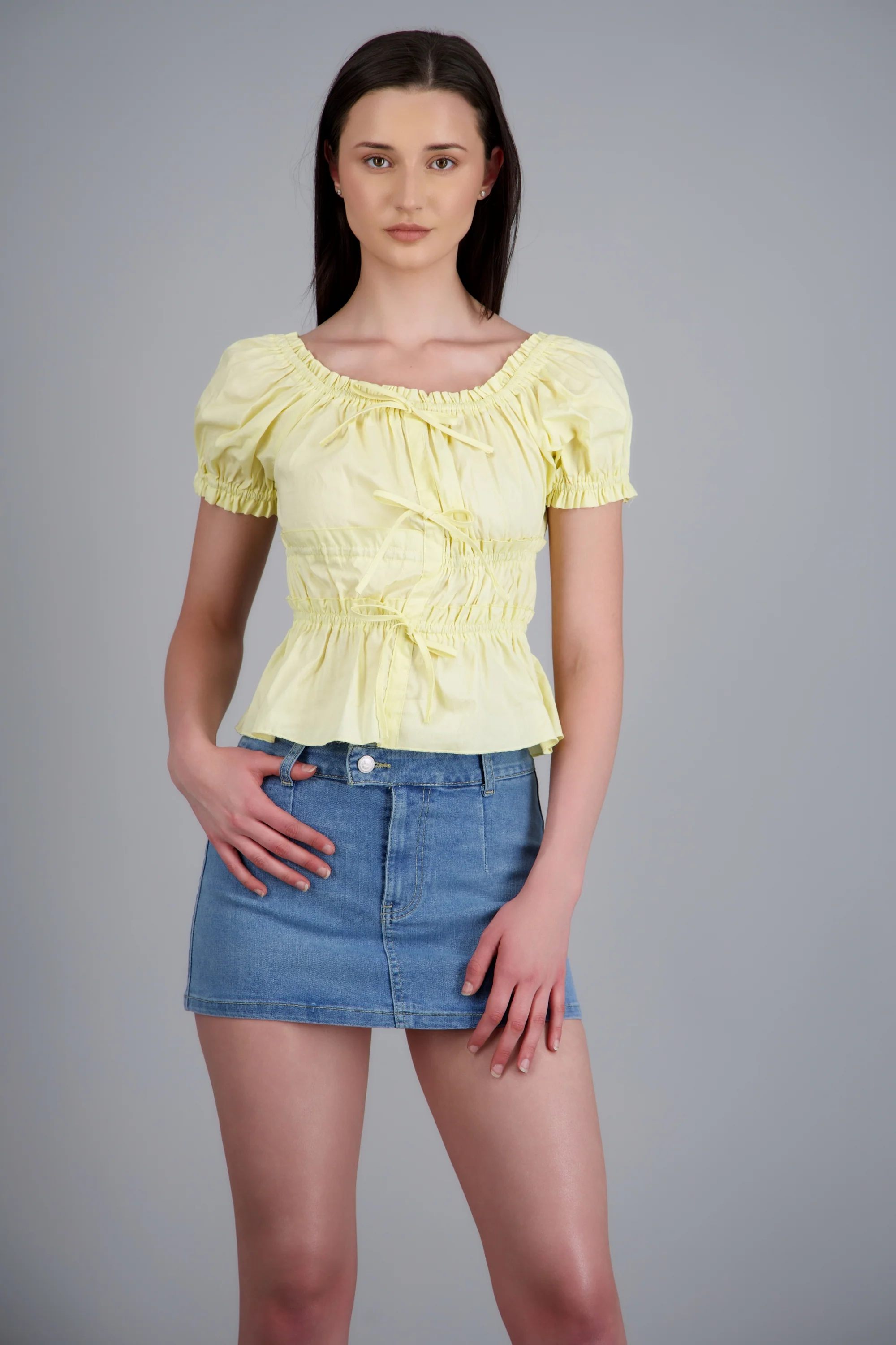 Blusa manga corta detalle resortes