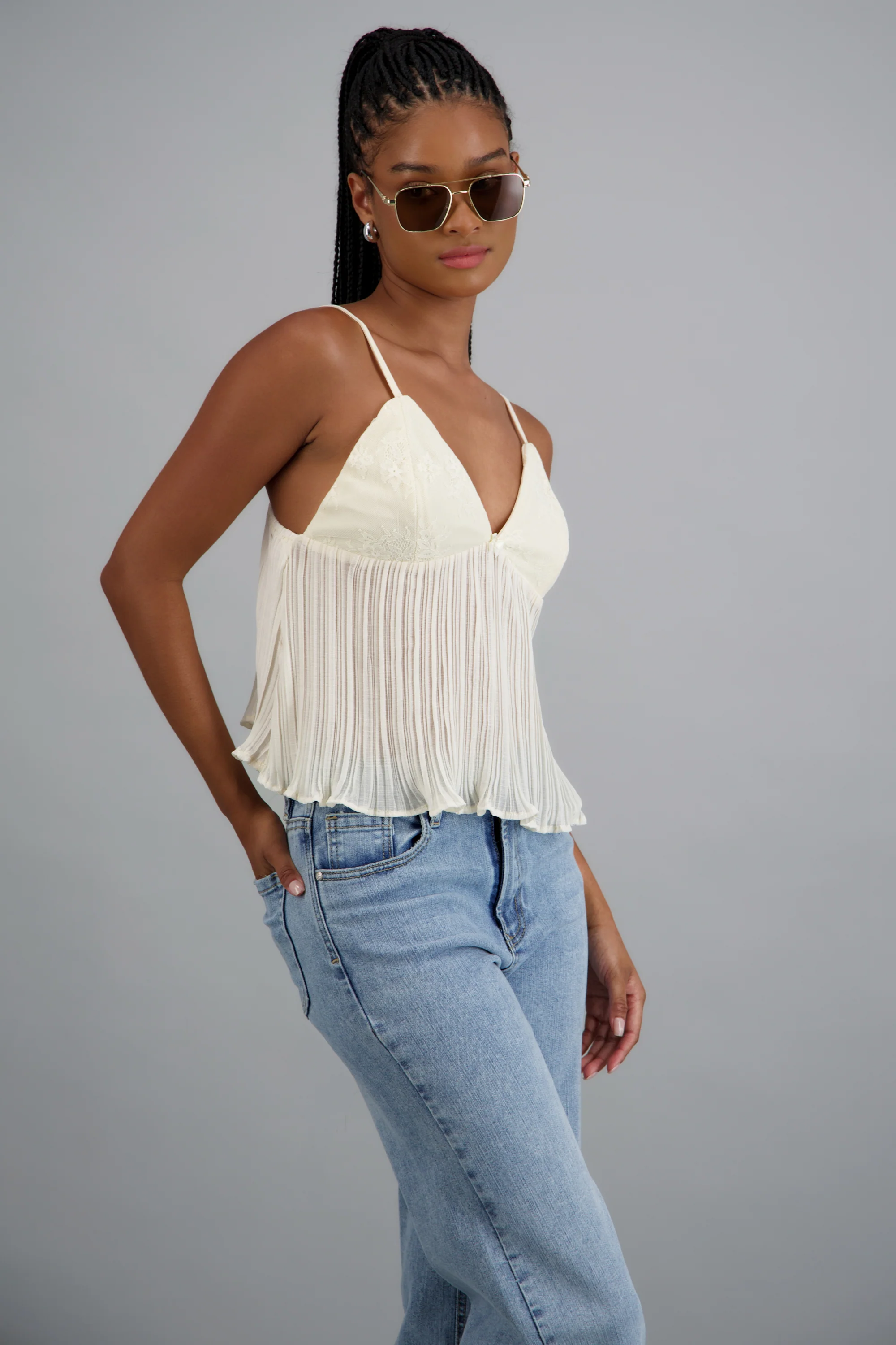 Blusa mini plisados detalle encaje - Image 3