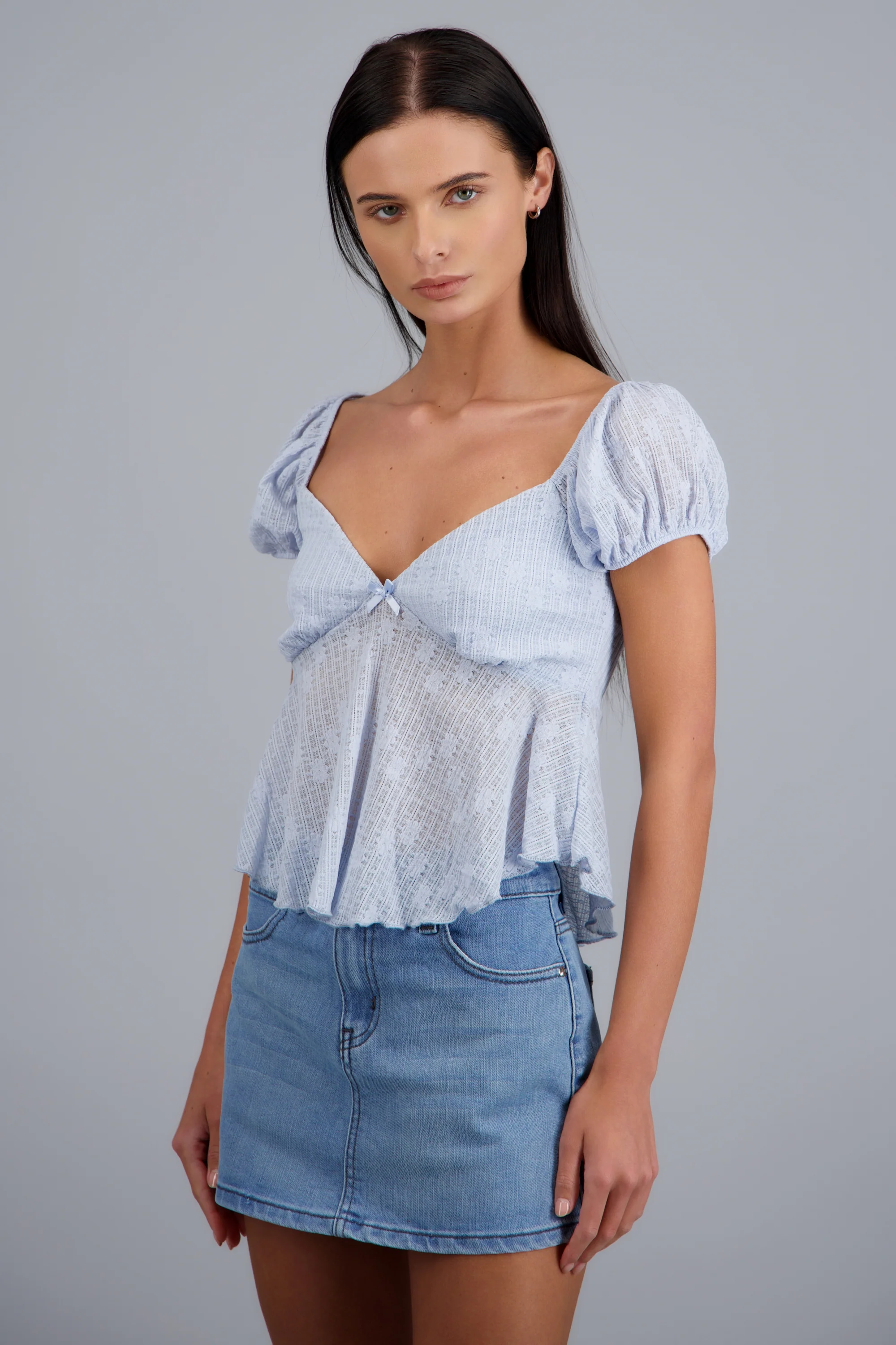 Blusa peplum encaje detalle moño