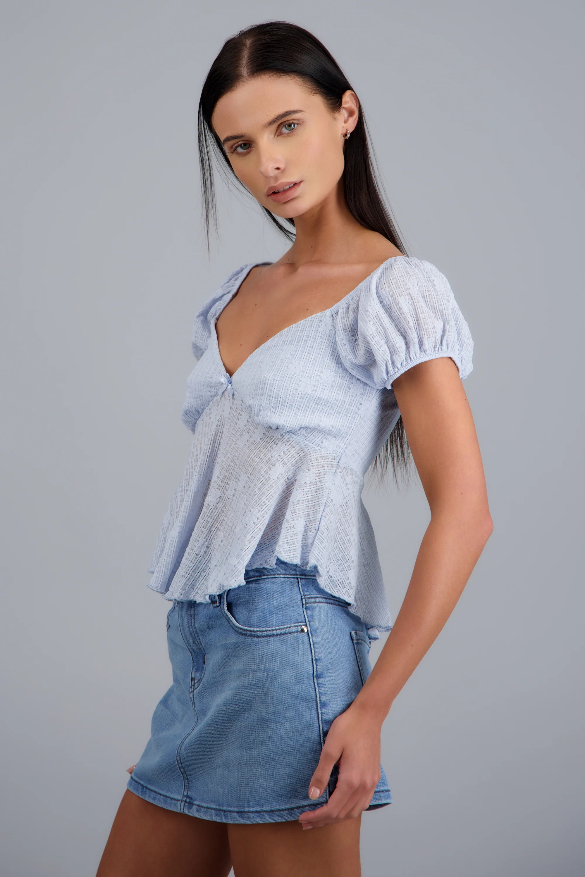 Blusa peplum encaje detalle moño - Image 3