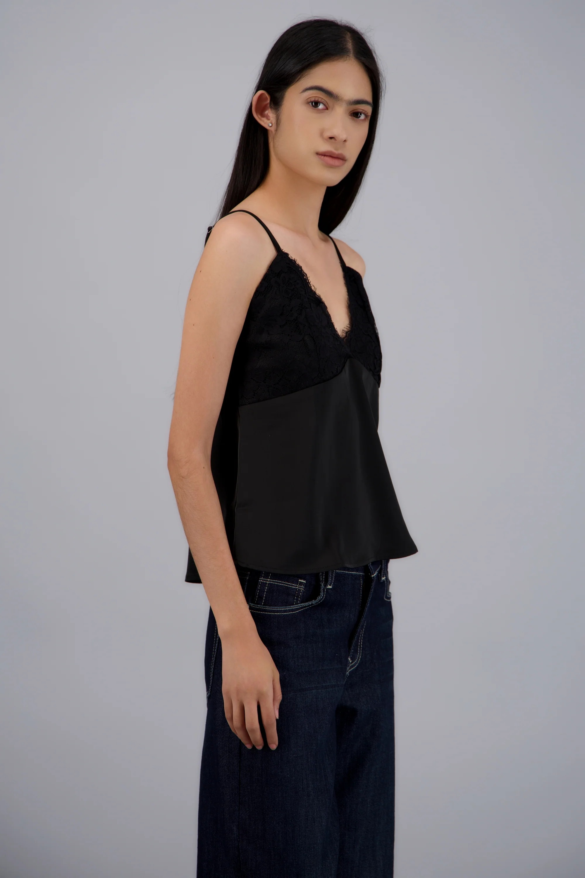 Blusa satin liso detalle encaje - Image 2