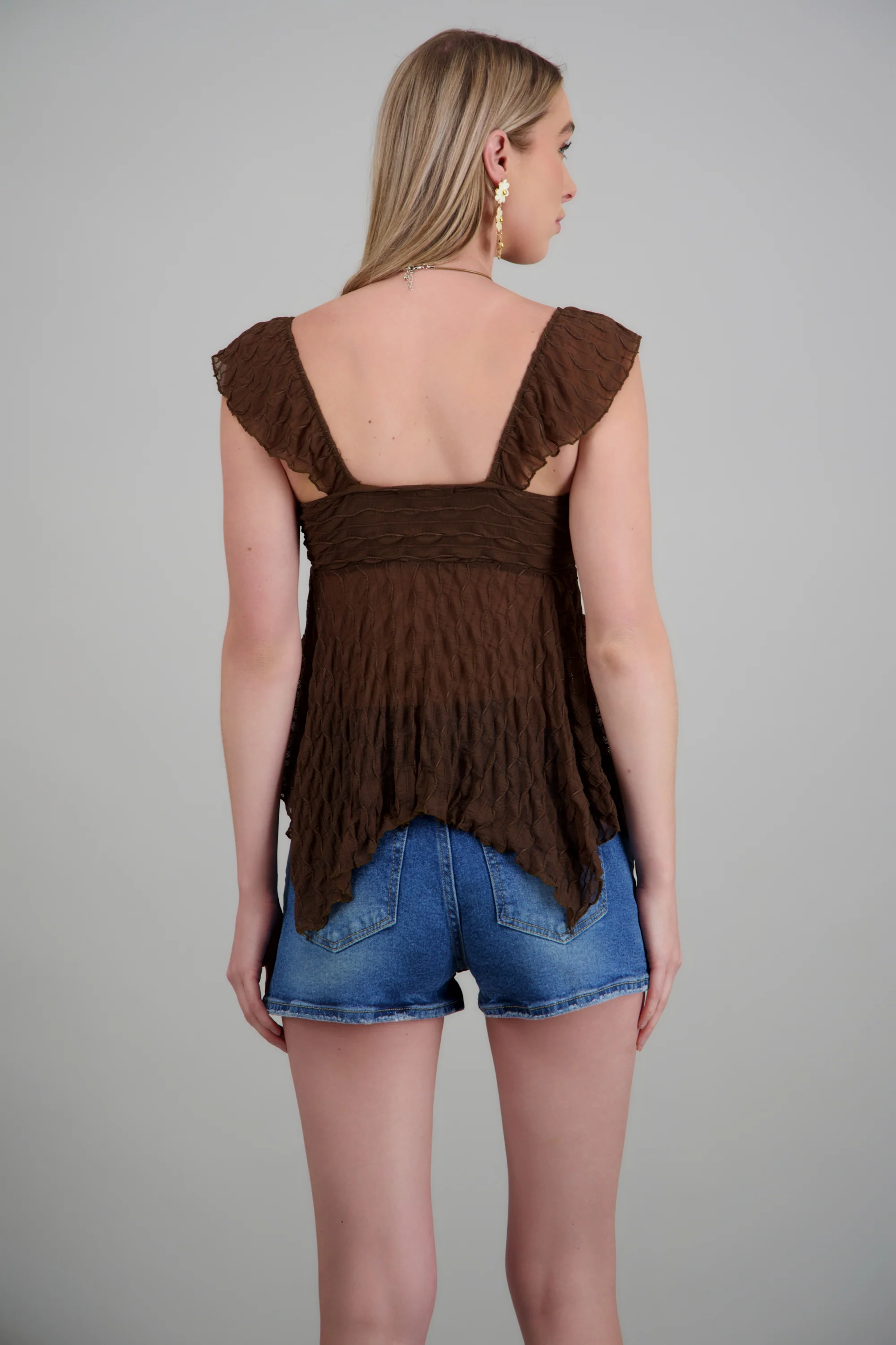 Blusa sin manga asimetrica con textura - Image 4