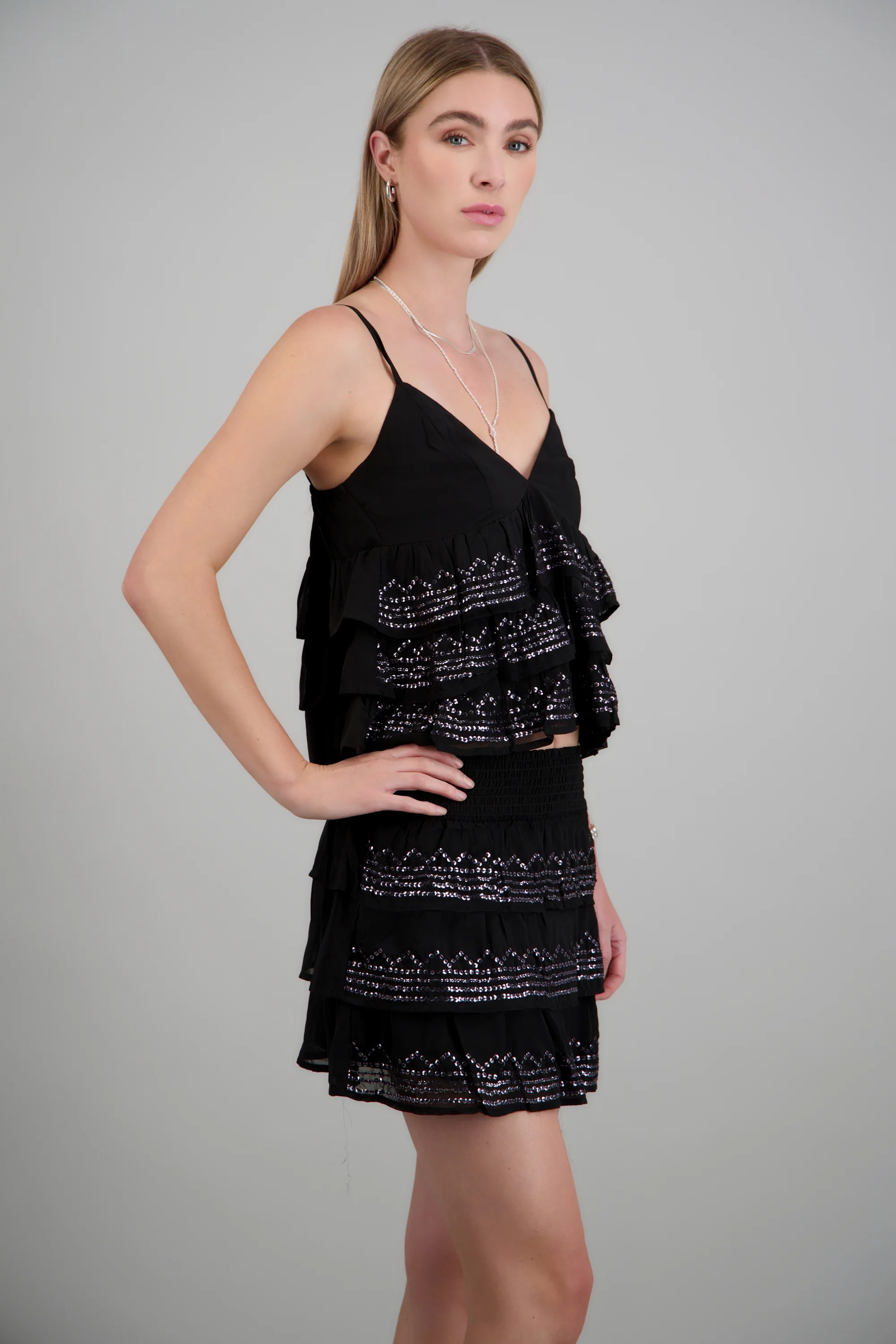 Blusa tirantes olanes con estoperoles - Image 2