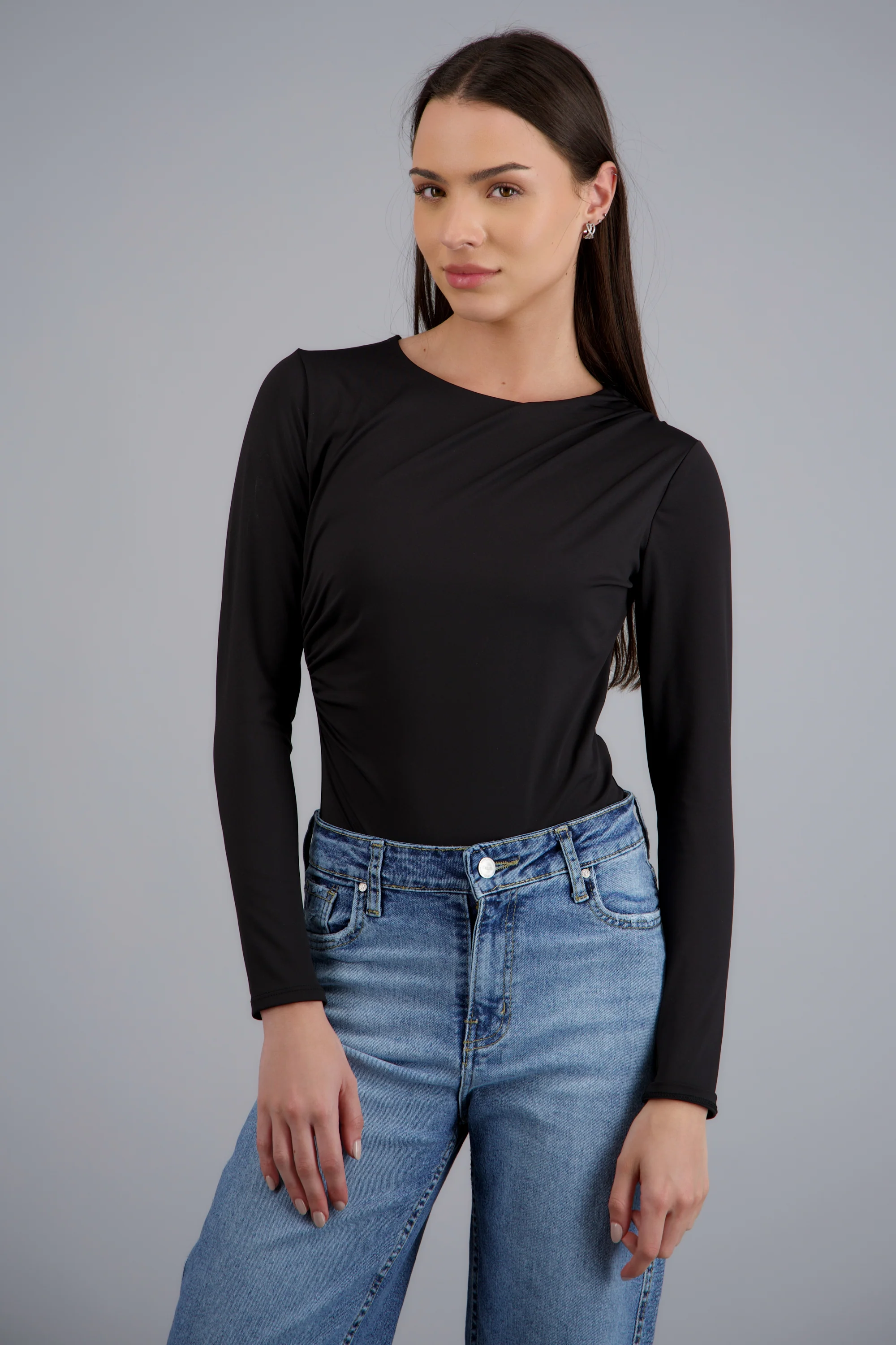 Body manga larga cuello redondo detalle frunce