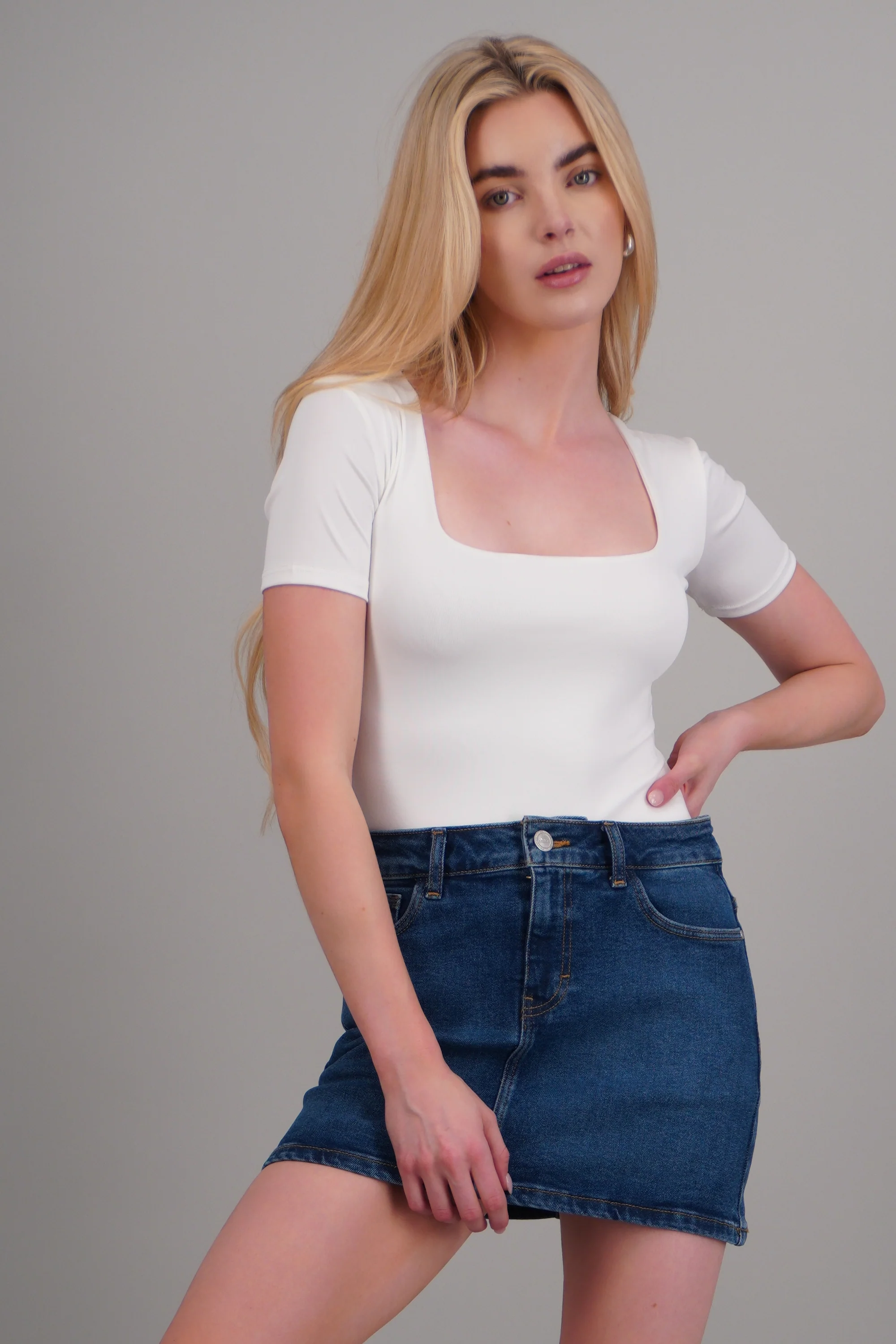 Bodysuit cuello cuadrado manga corta liso