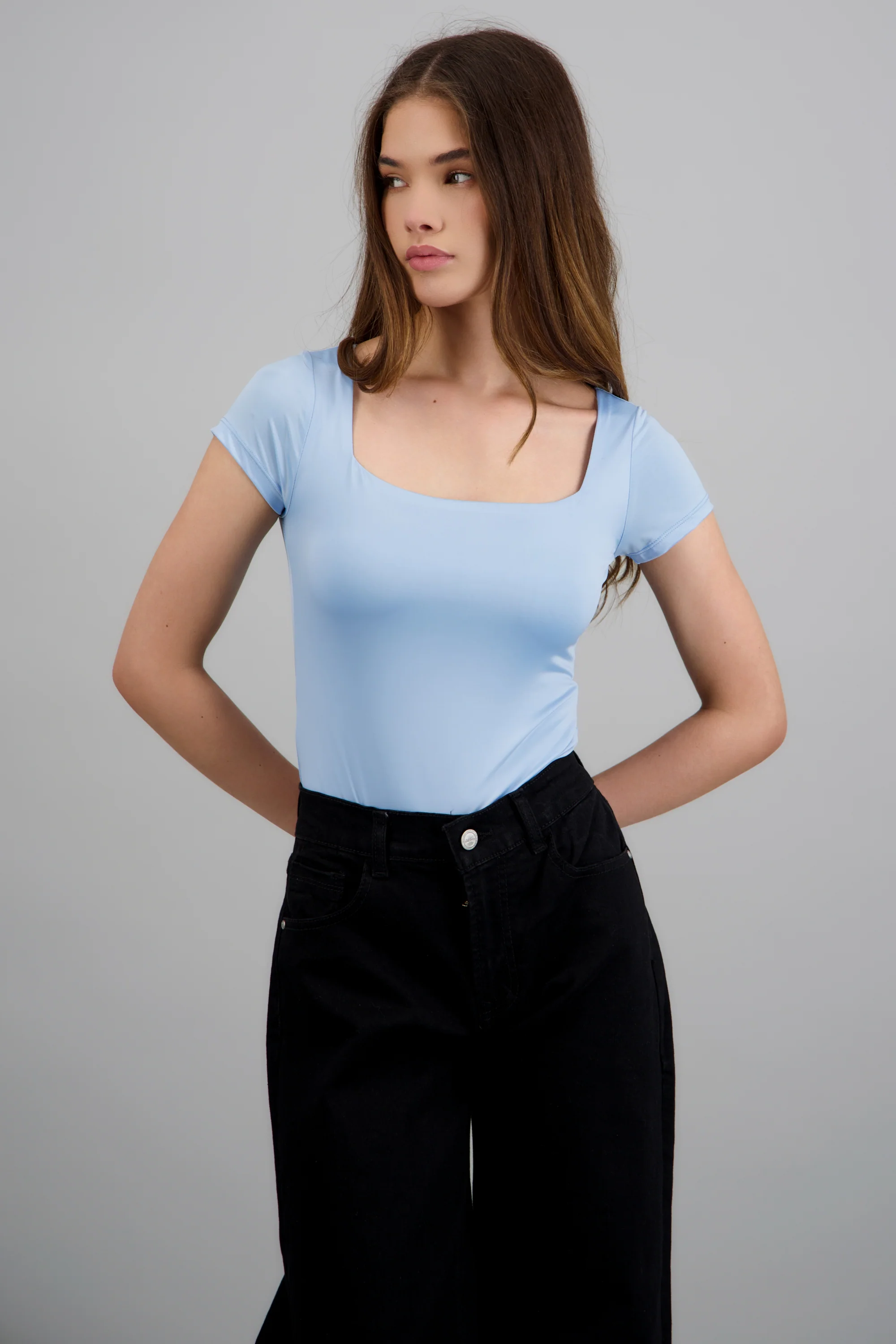 Bodysuit escote cuadrado manga corta liso