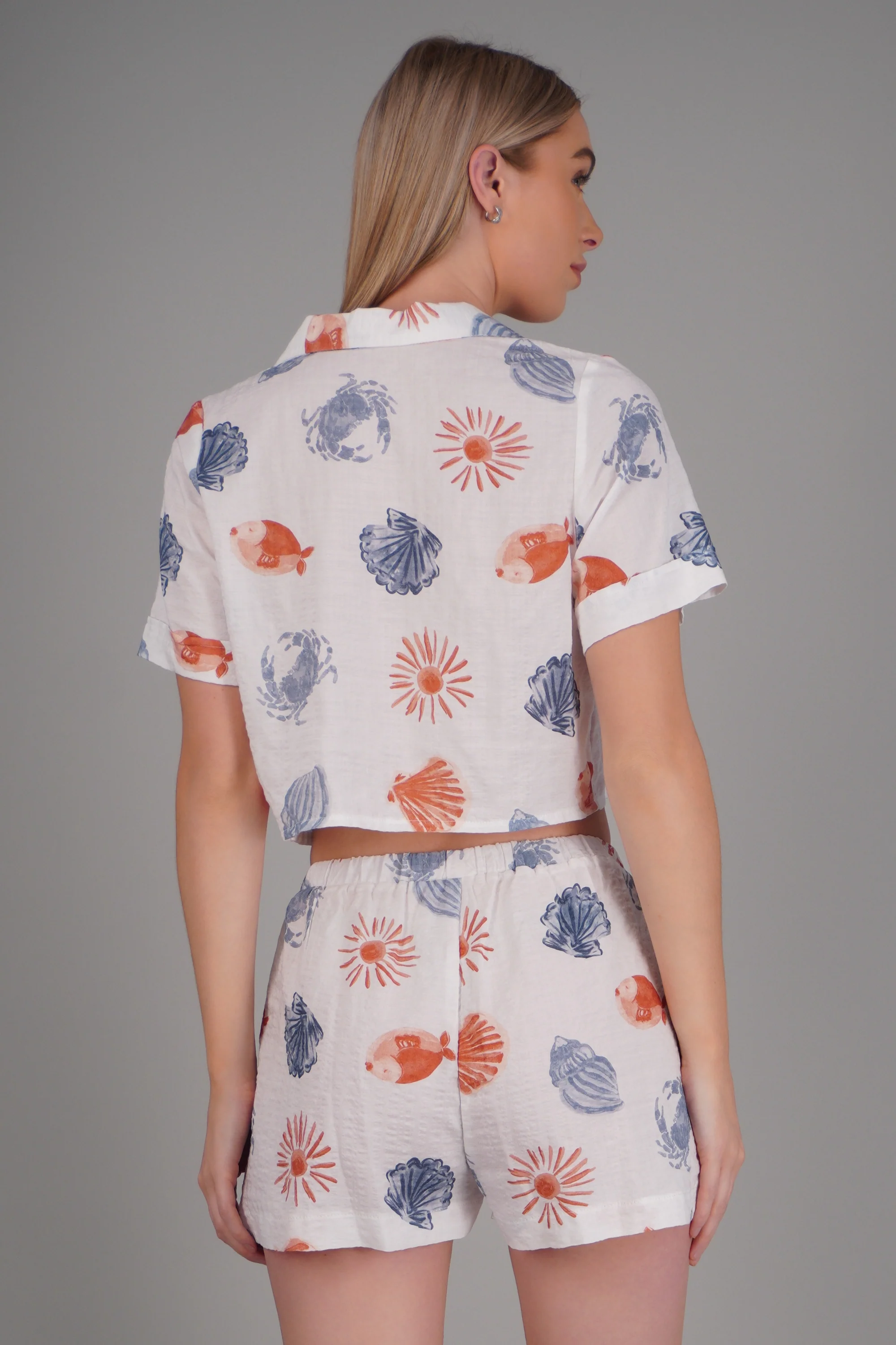 Camisa crop con estampado marino - Image 4