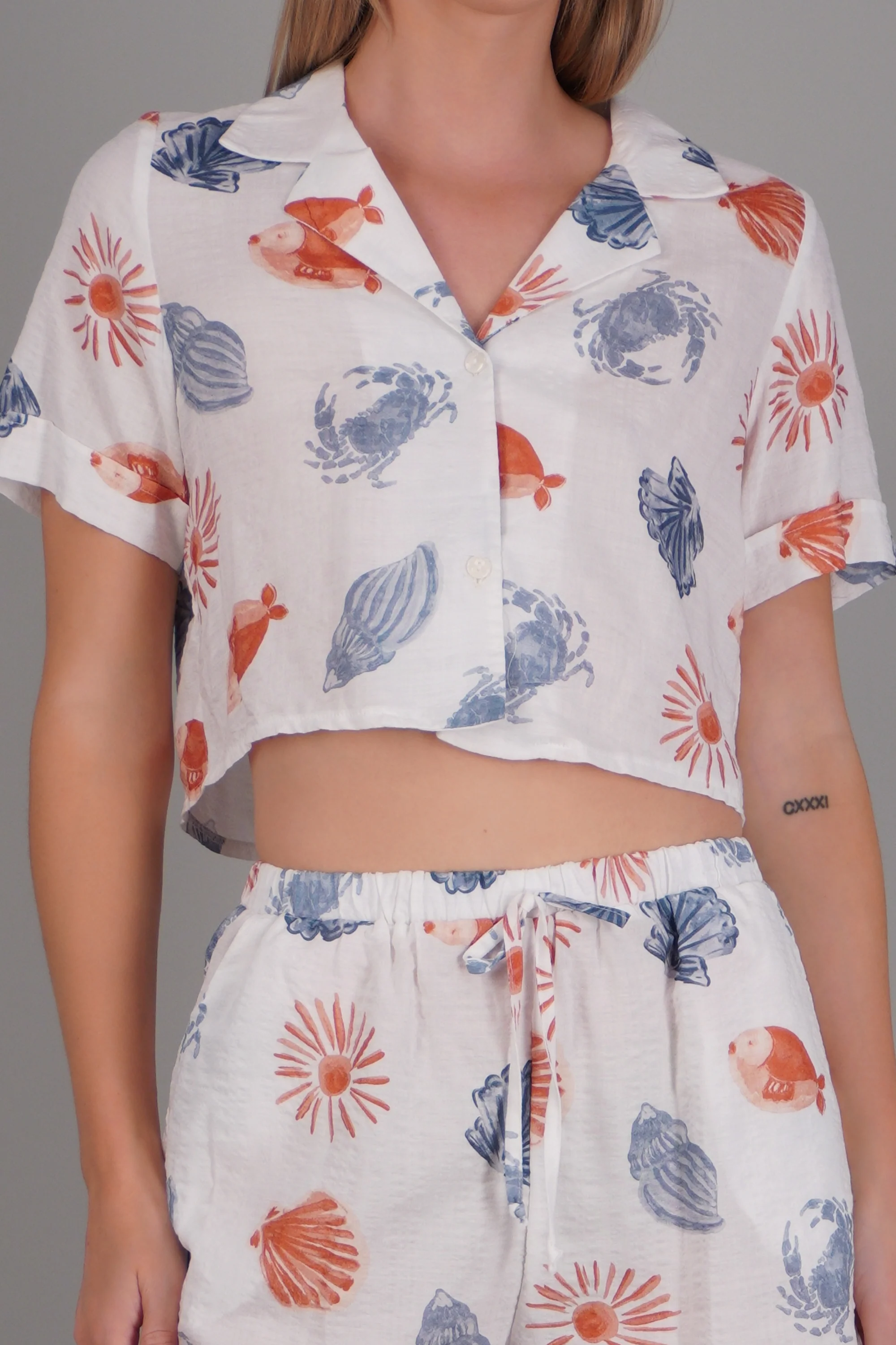 Camisa crop con estampado marino - Image 5
