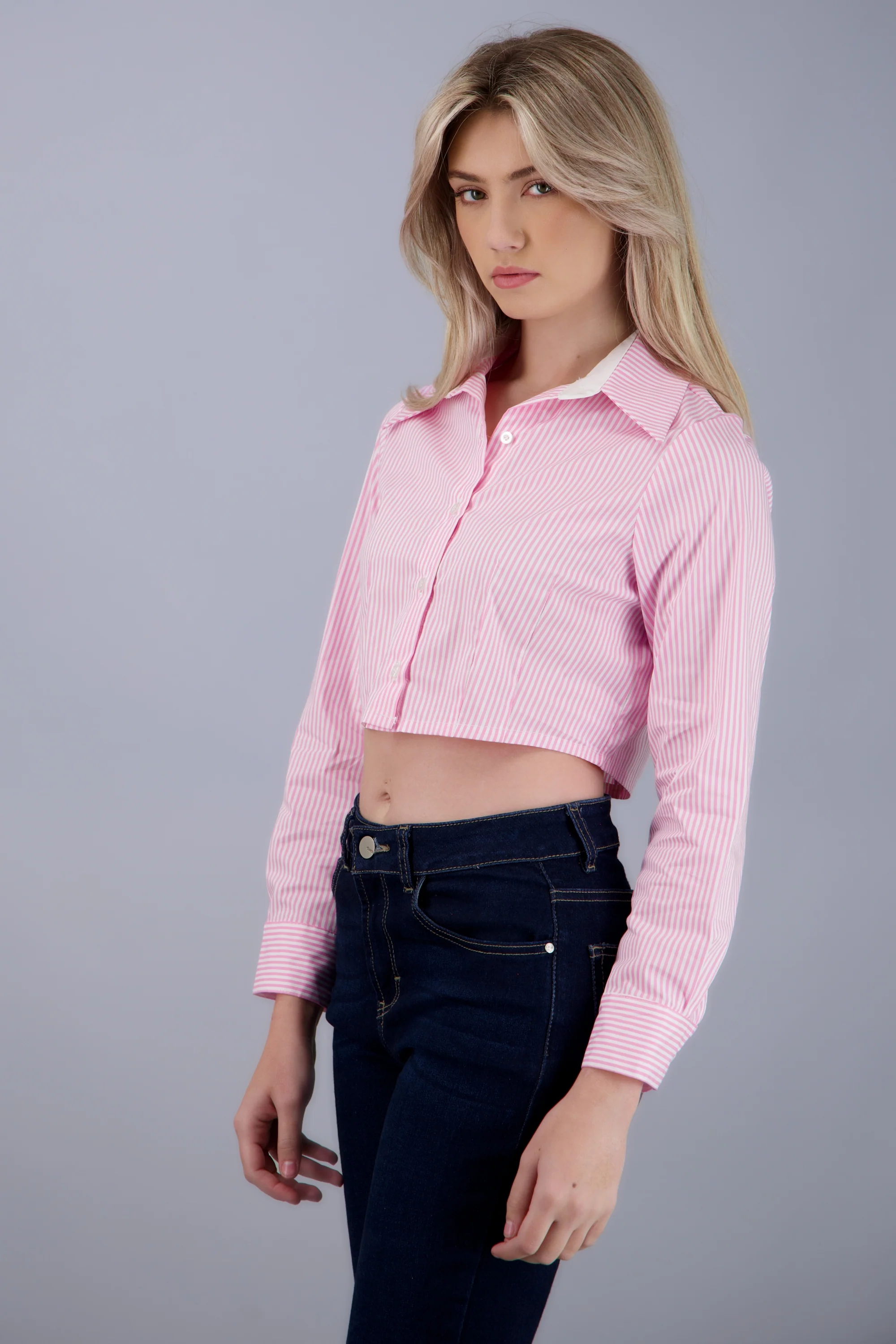 Camisa crop de rayas con pinzas - Image 3