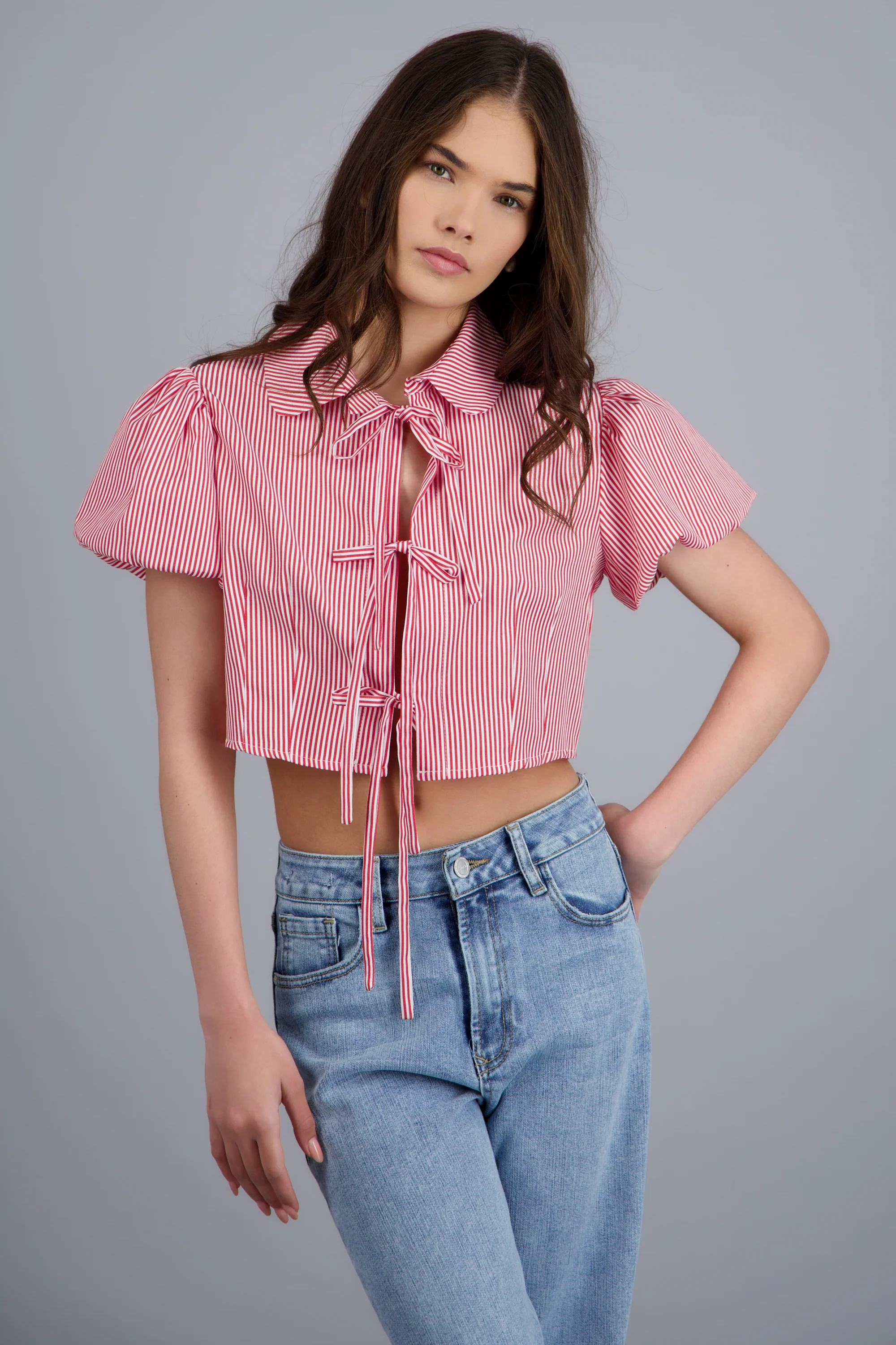 Camisa crop manga corta detalle moños - Image 3