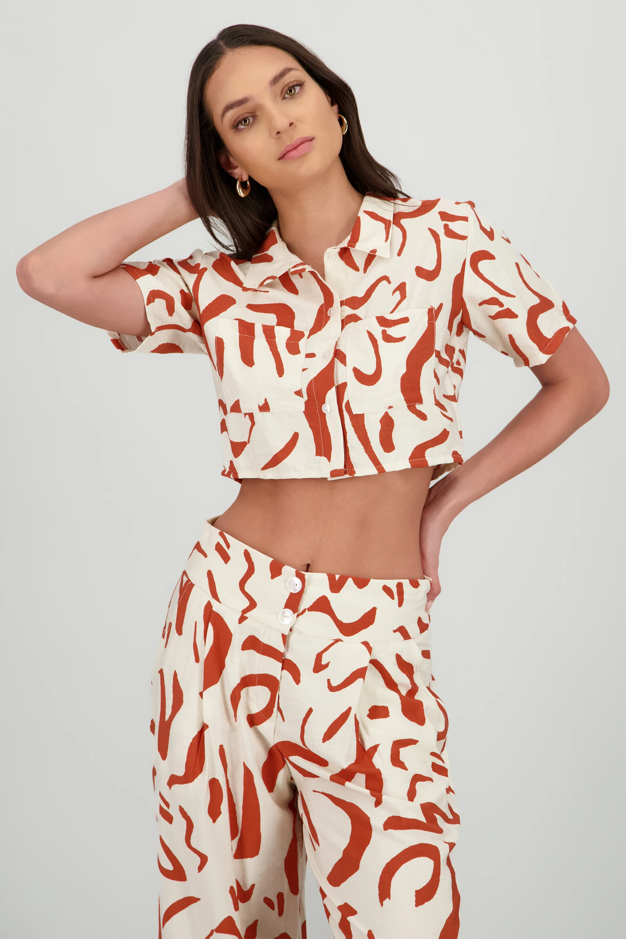 Camisa crop manga corta estampado geometrico - Image 2