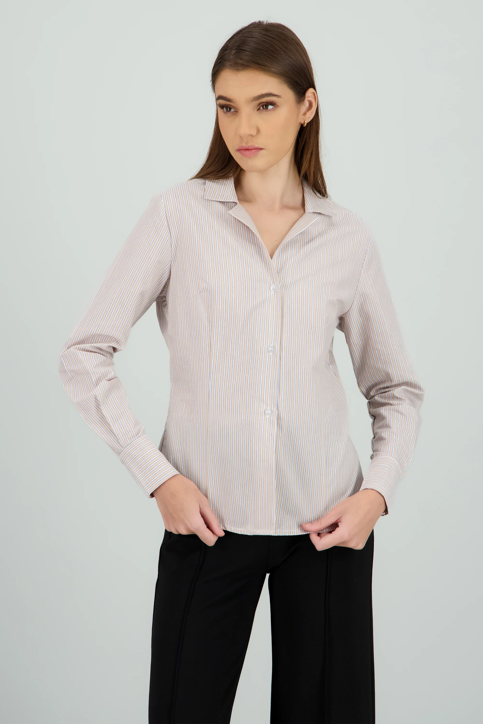 Camisa manga larga detalle pinzas