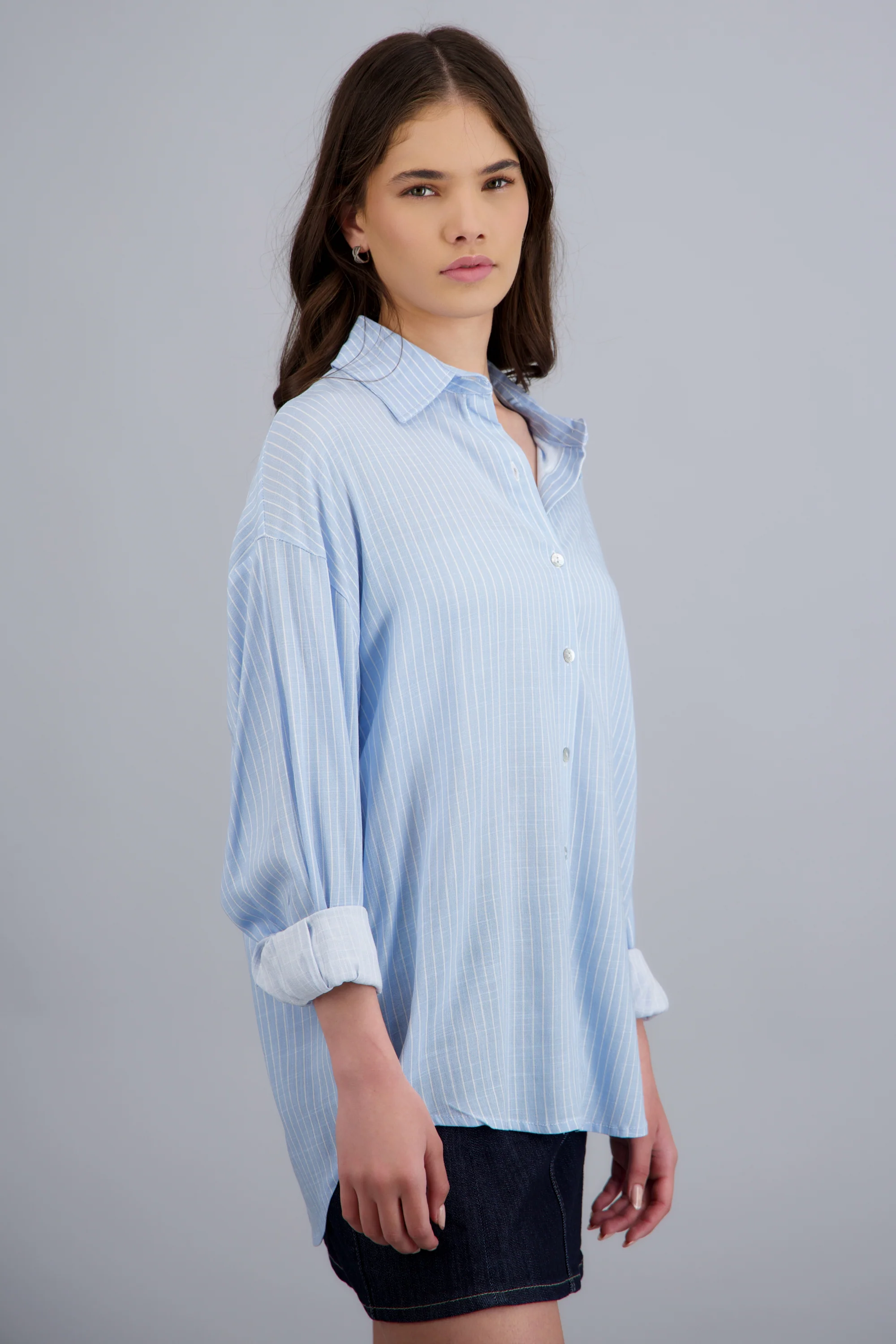 Camisa oversized manga doblada - Image 2