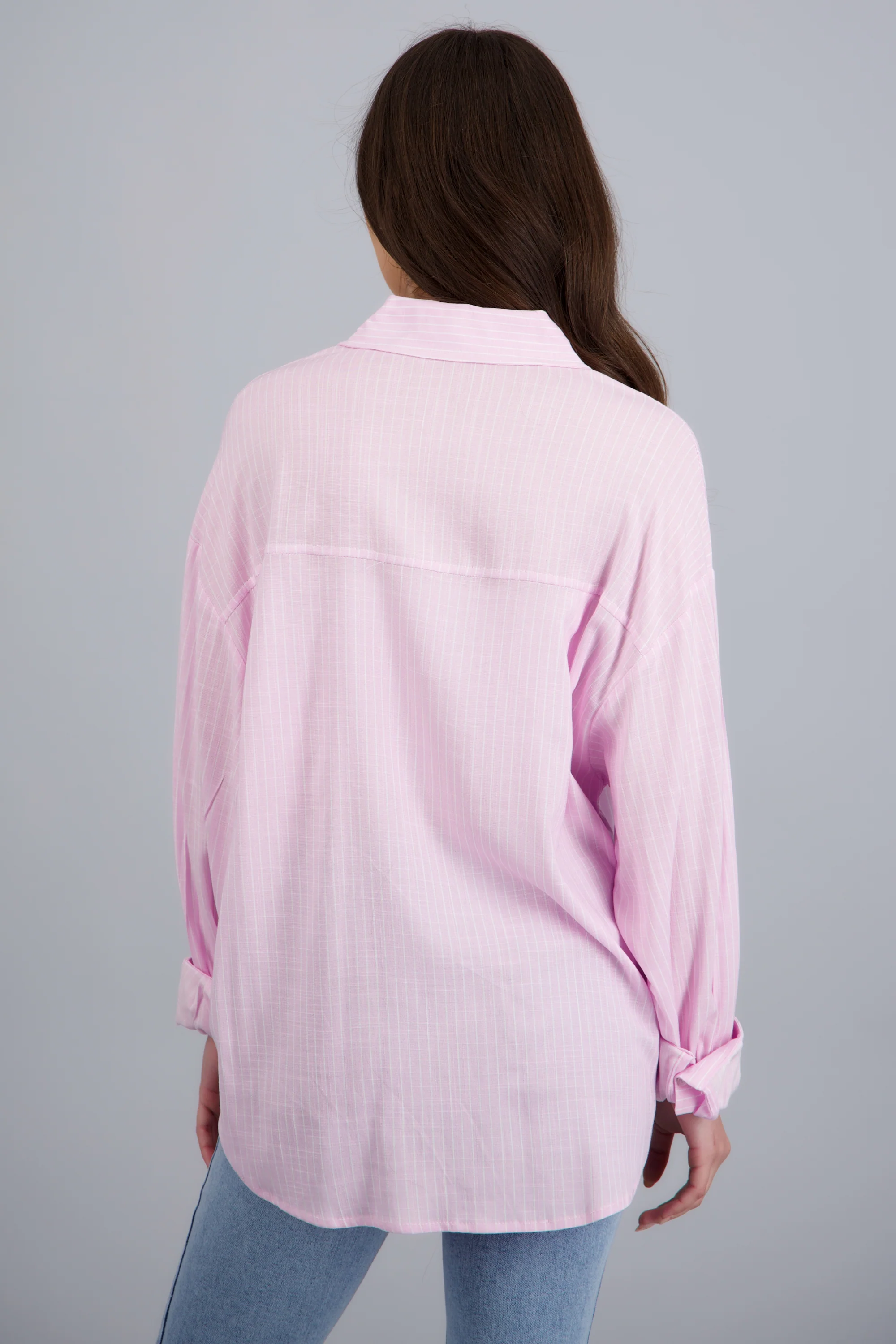 Camisa oversized manga doblada - Image 3