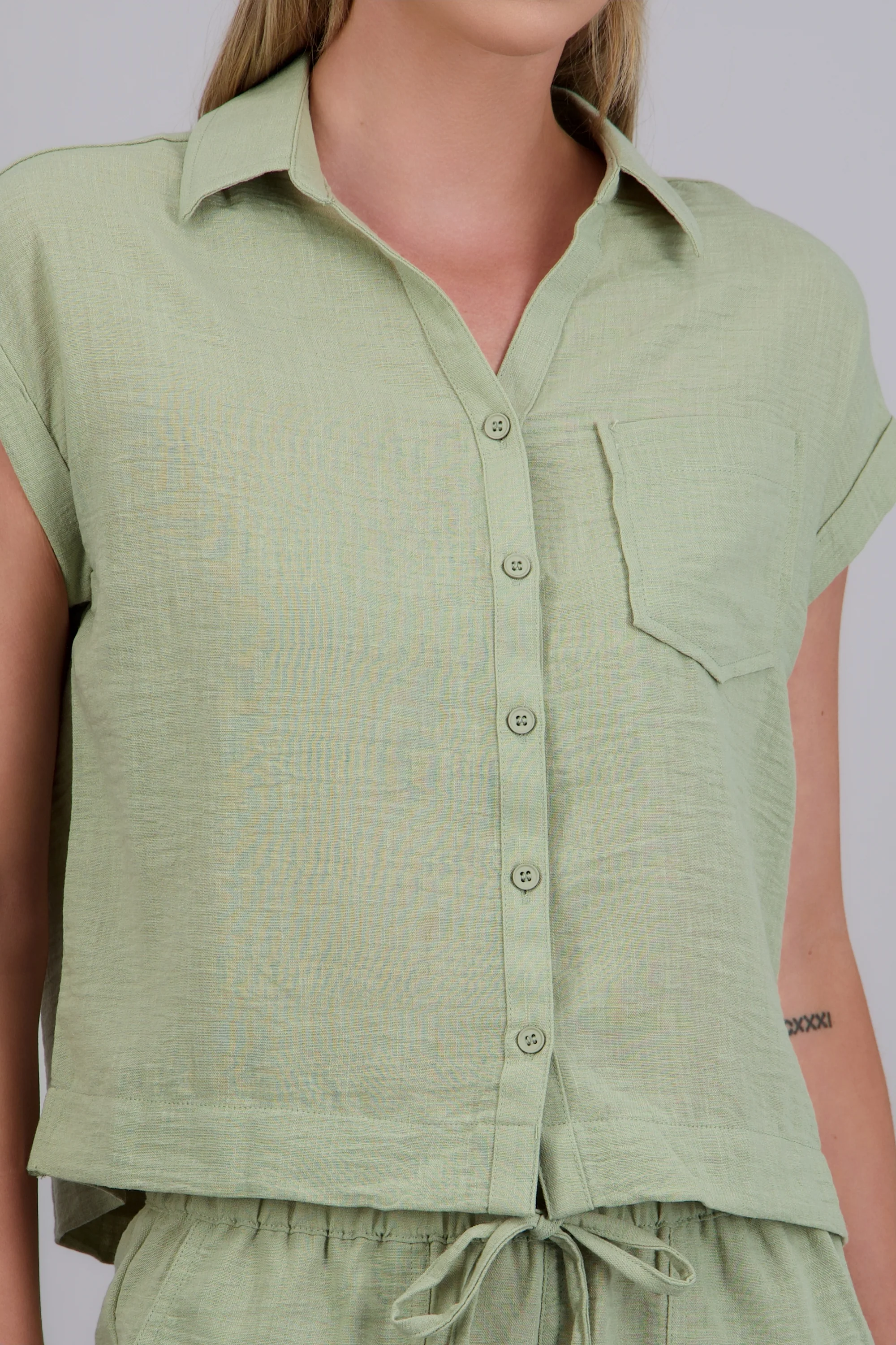 Camisa sin mangas ligera - Image 5