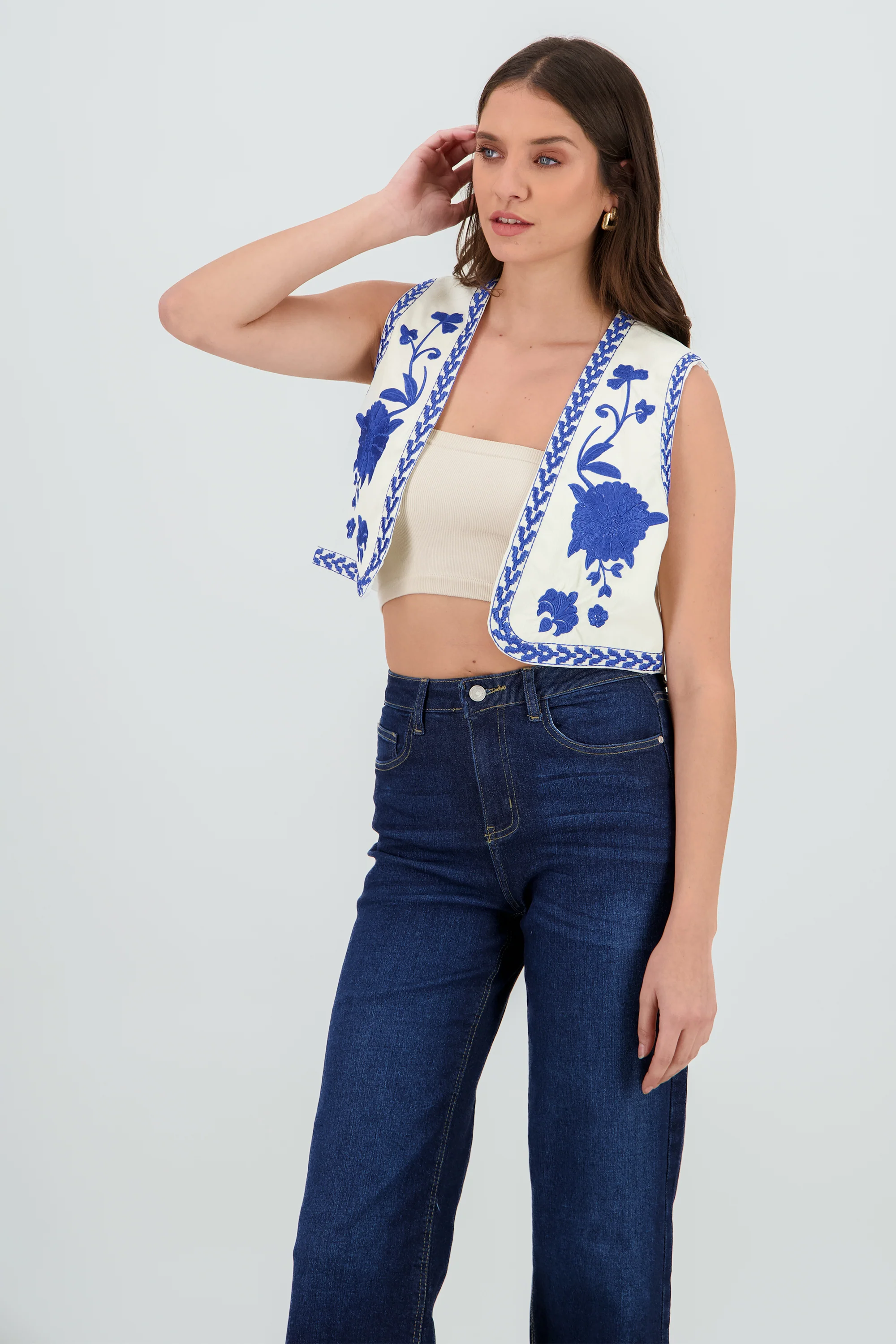Chaleco crop detalle bordado - Image 2