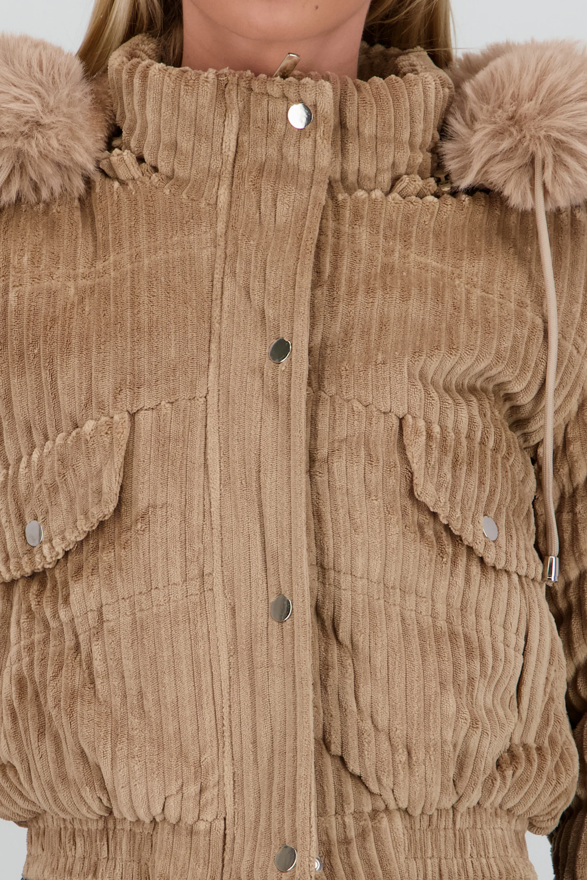 Chamarra con textura det bolsas - Image 10