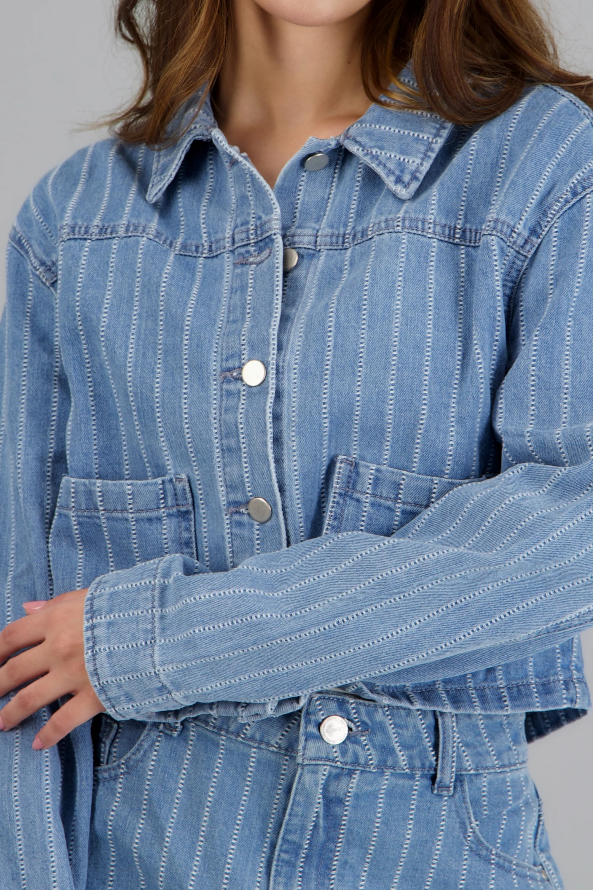 Chamarra denim costuras - Image 5