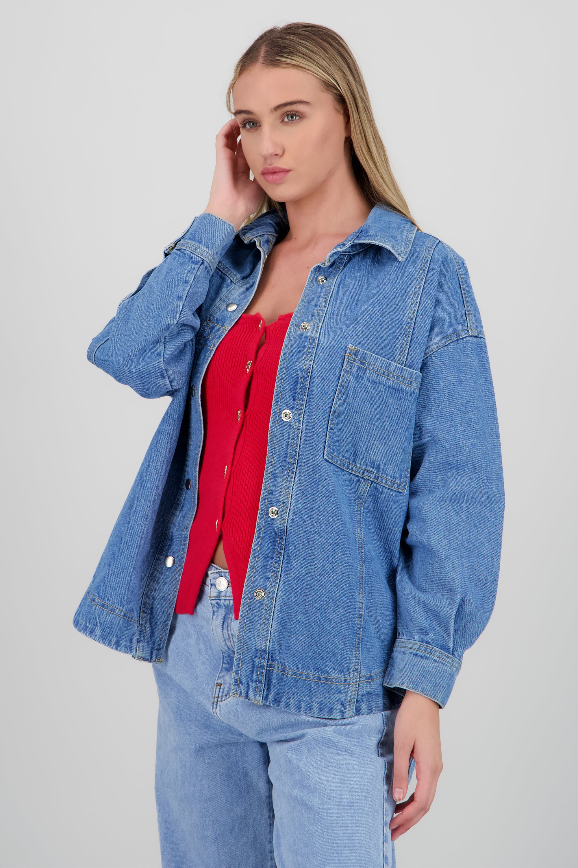 Chamarra oversize detalle bolsa