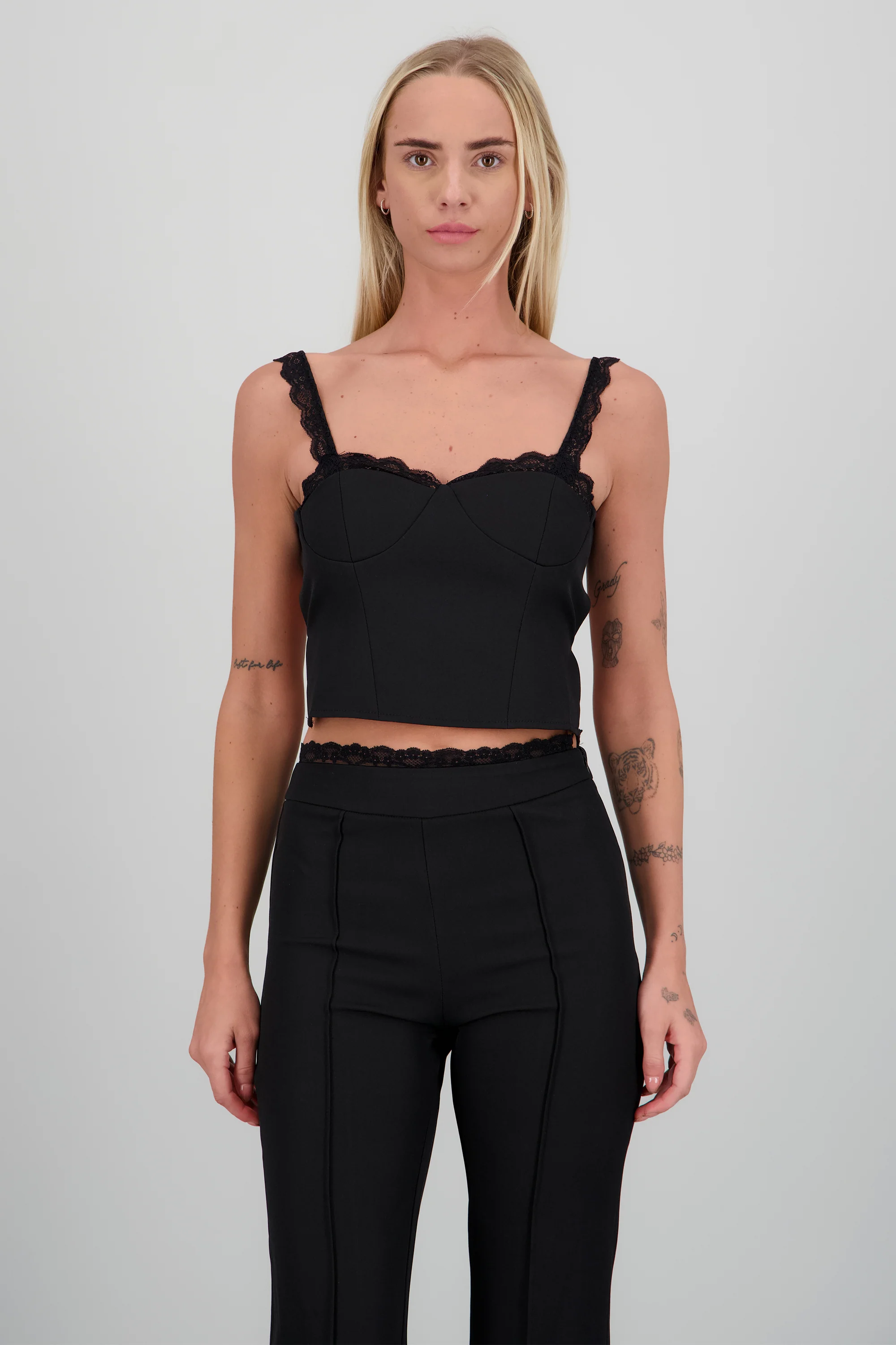 Crop top detalle encaje