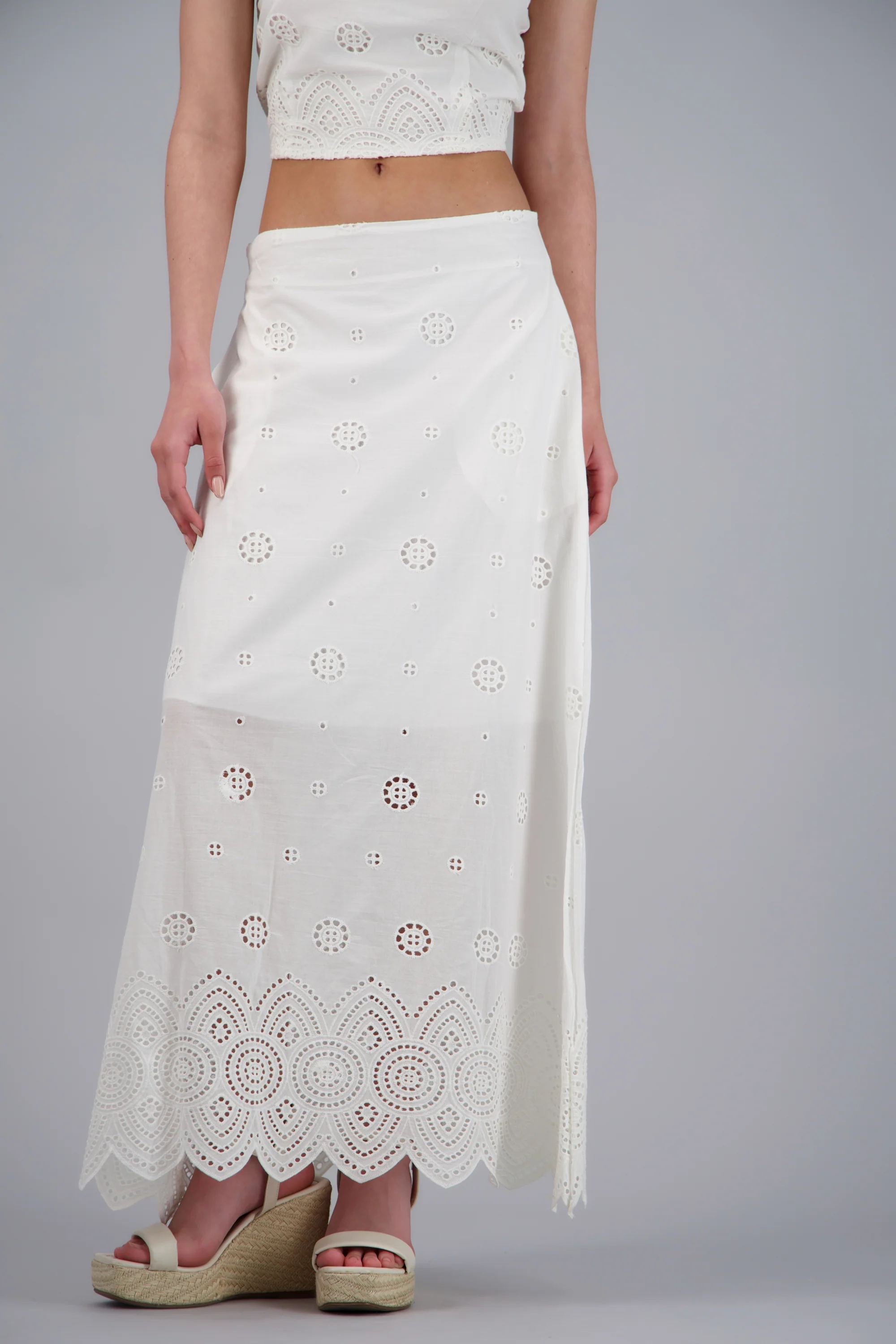 Falda maxi detalle eyelet - Image 2