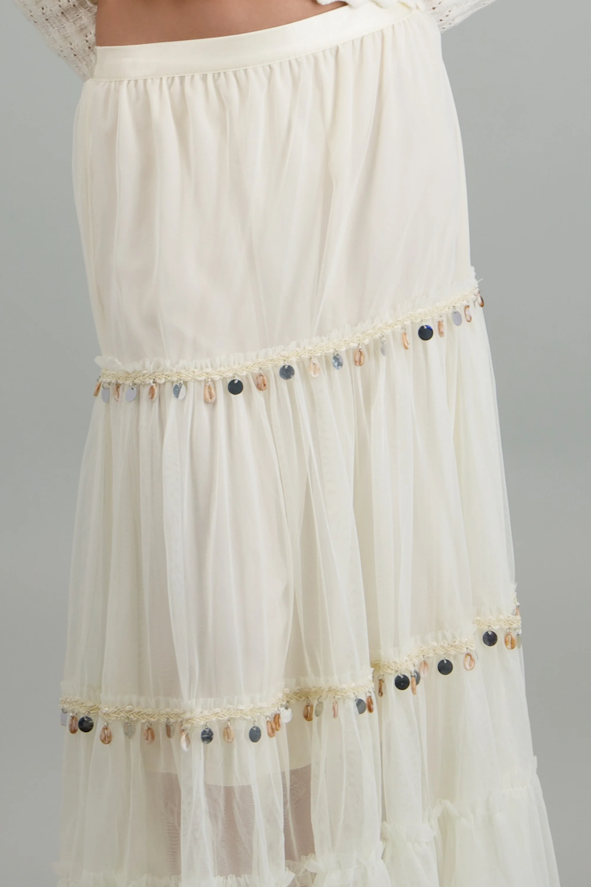 Falda midi con detalle de conchas y lentejuelas - Image 5