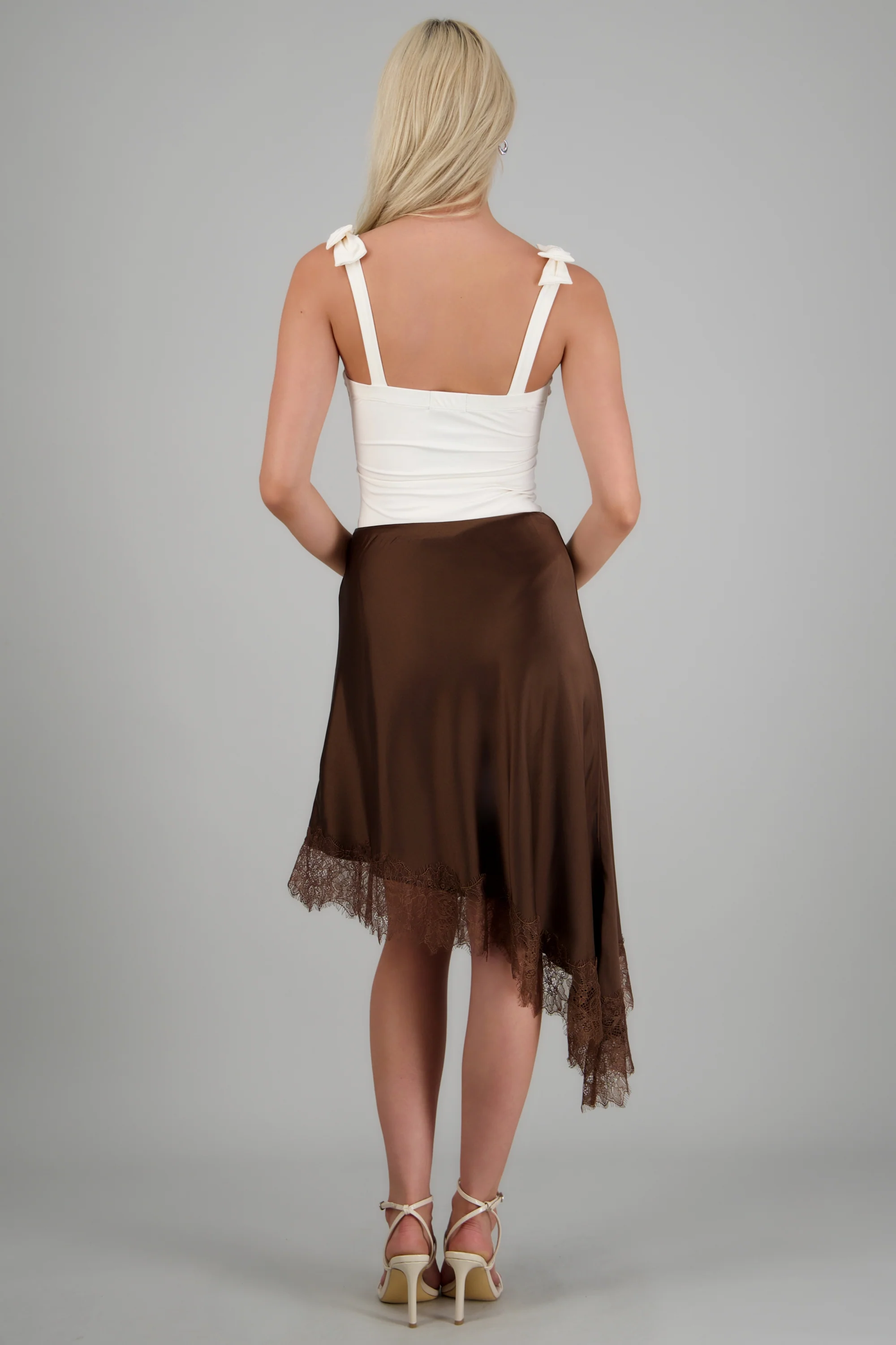 falda satin encaje asimetrica - Image 4