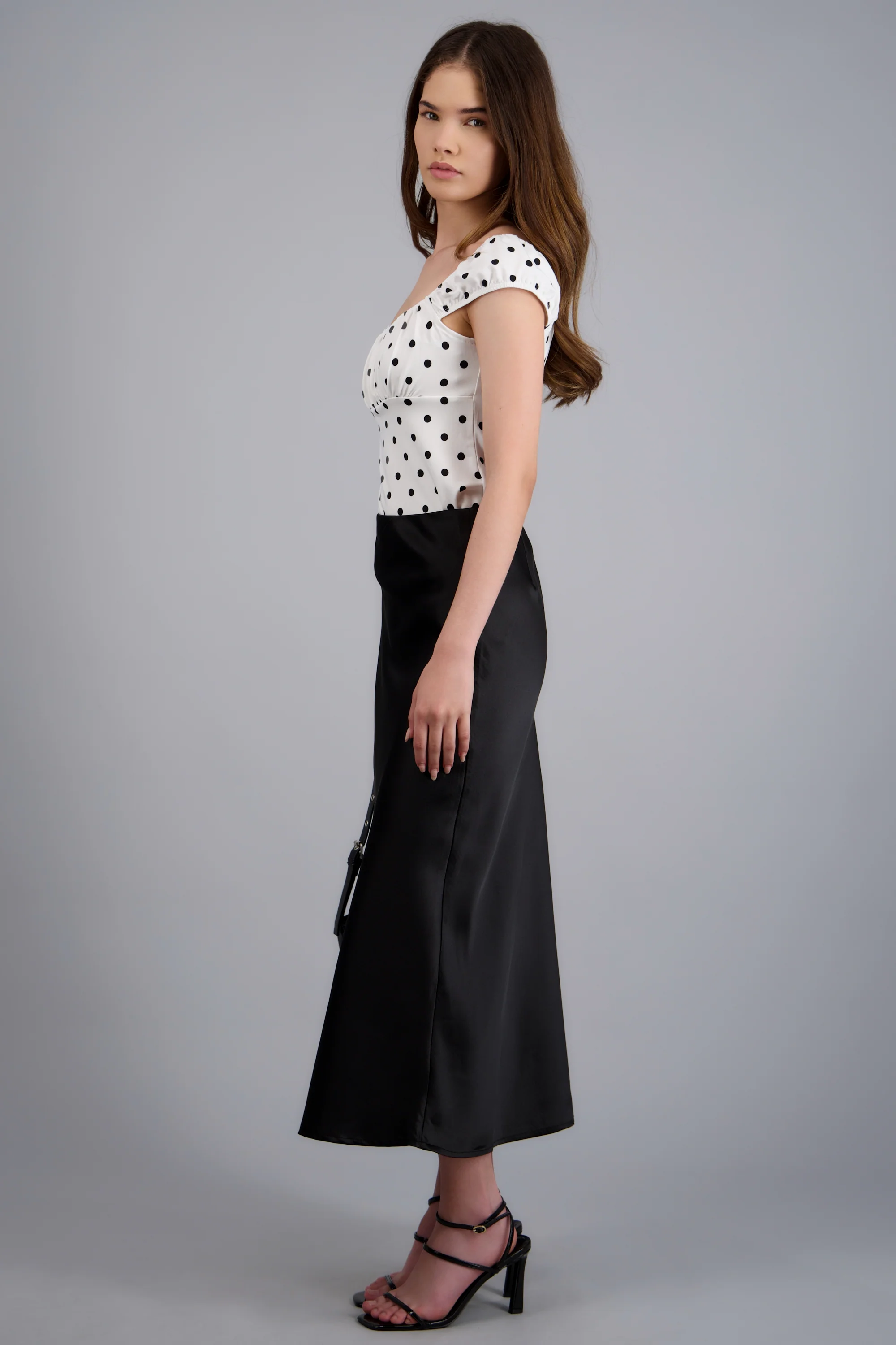 Falda satinada midi lisa - Image 4