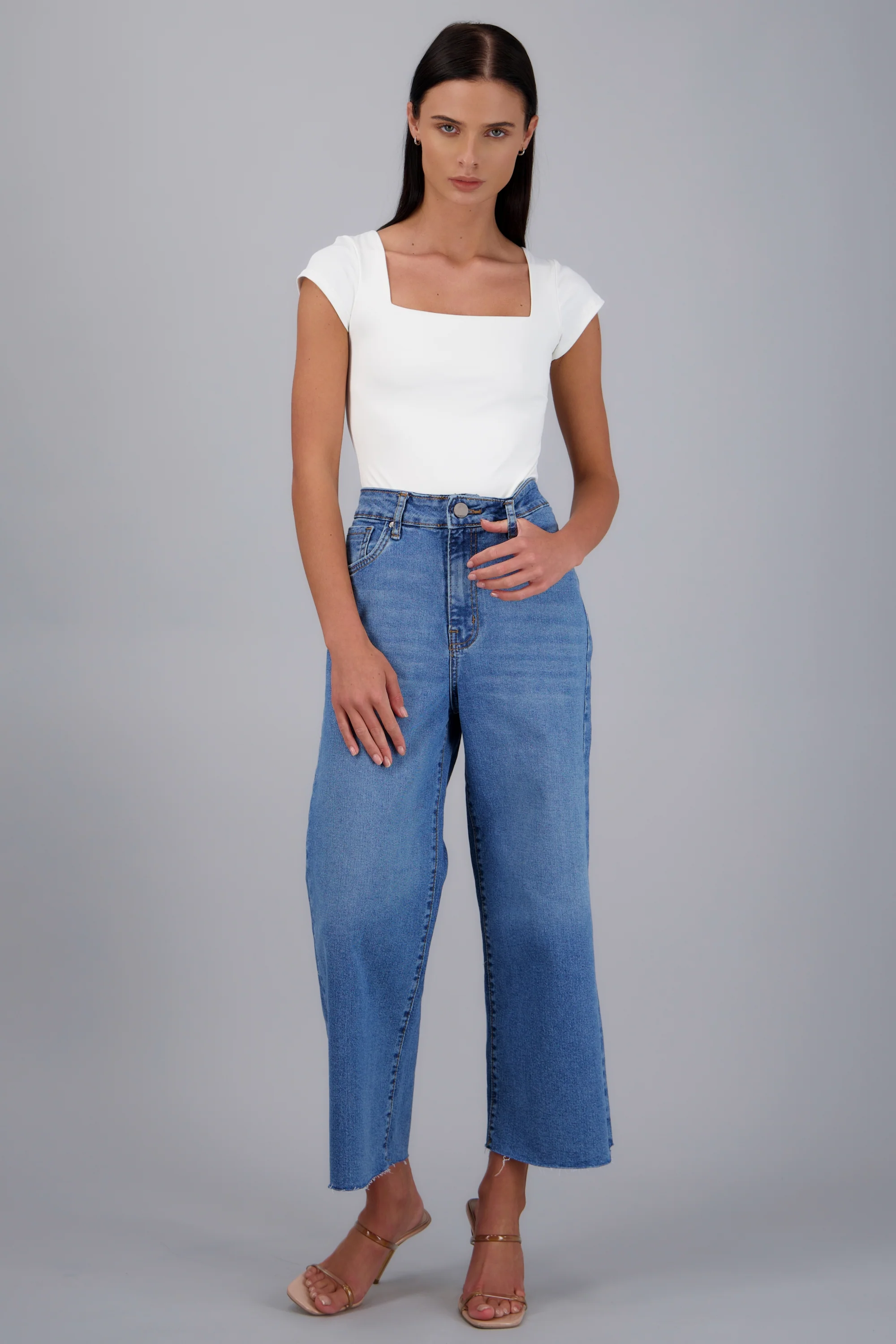 Jeans cropped al corte - Image 2