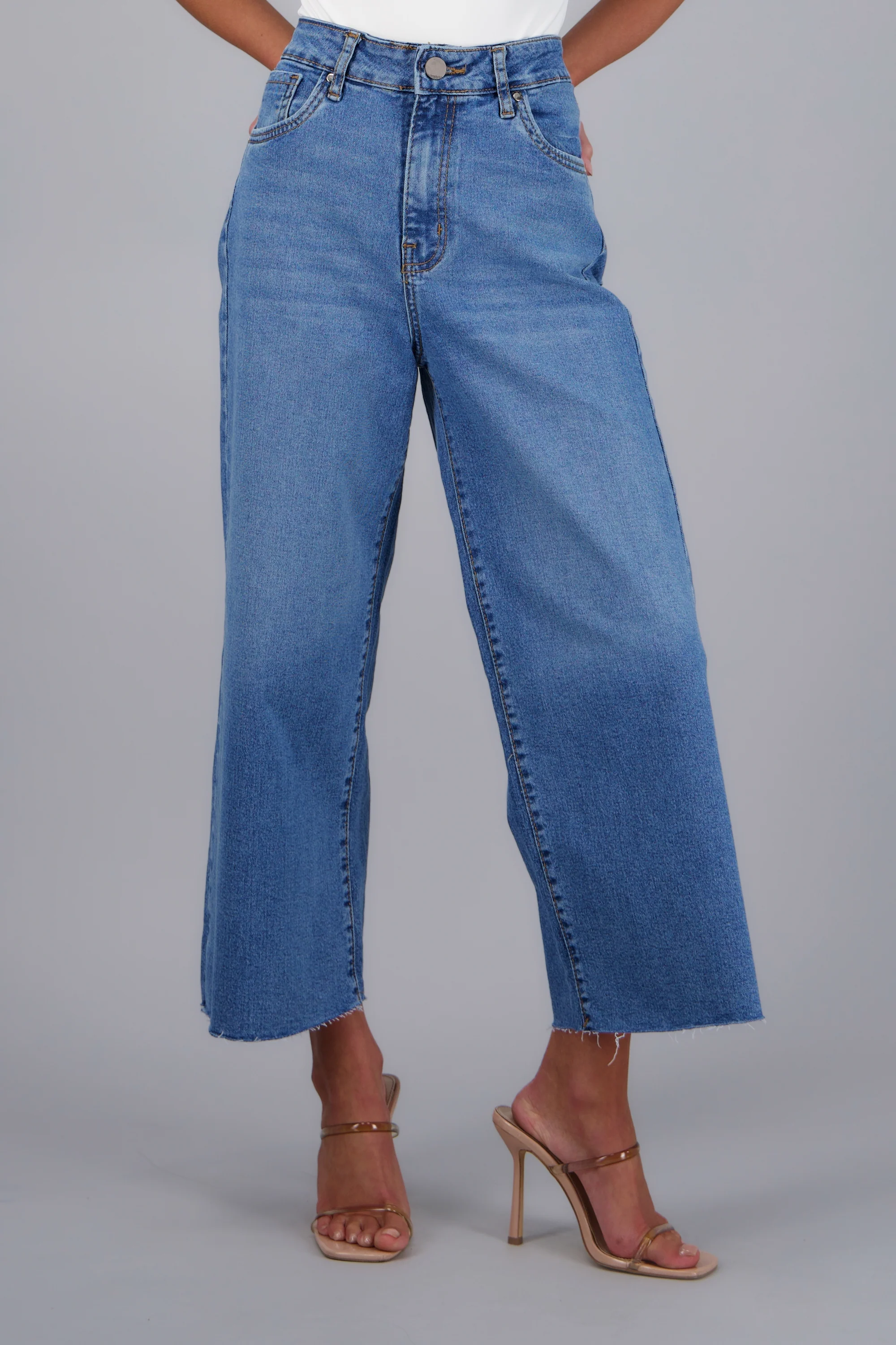 Jeans cropped al corte - Image 5