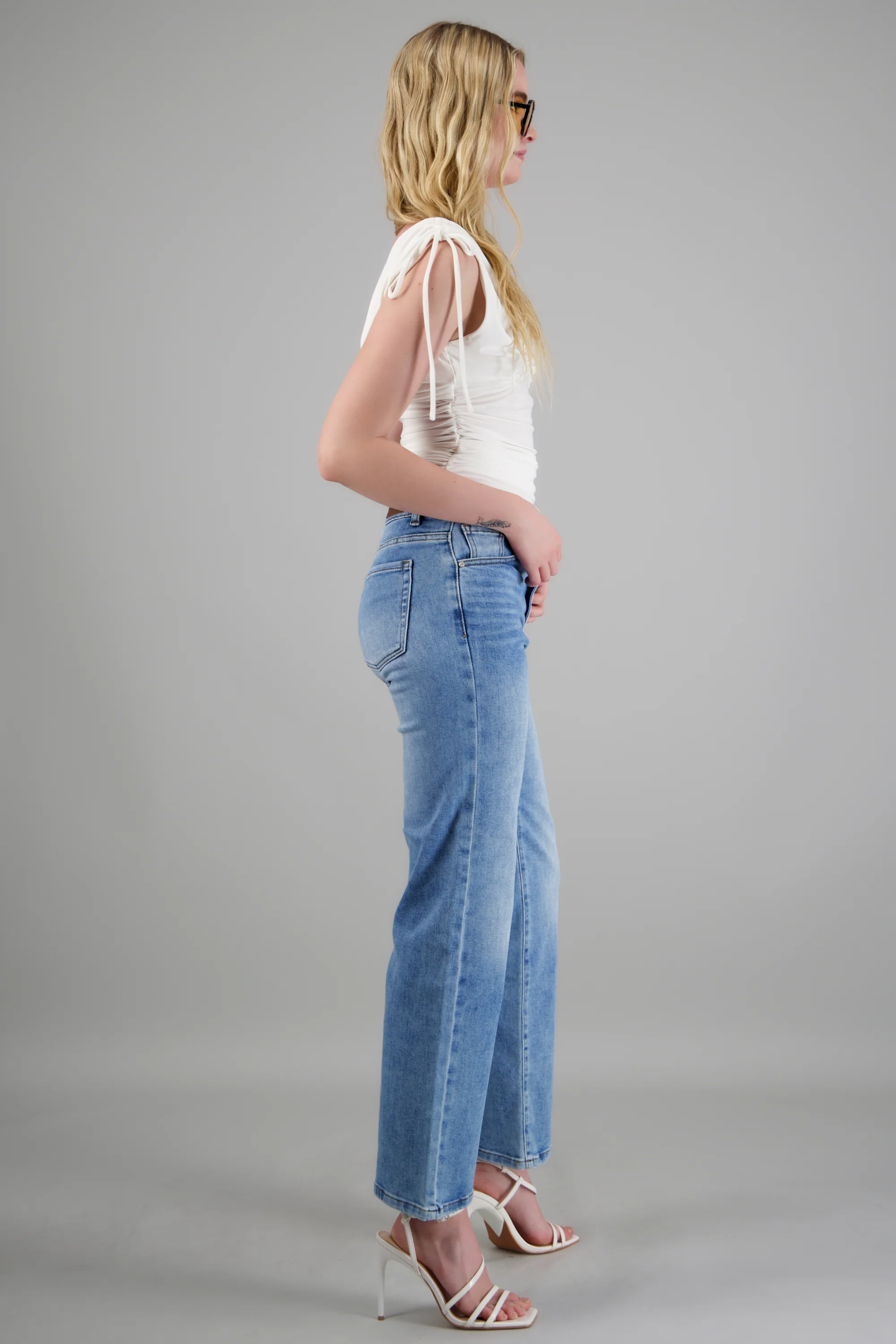 Jeans straight al corte - Image 3