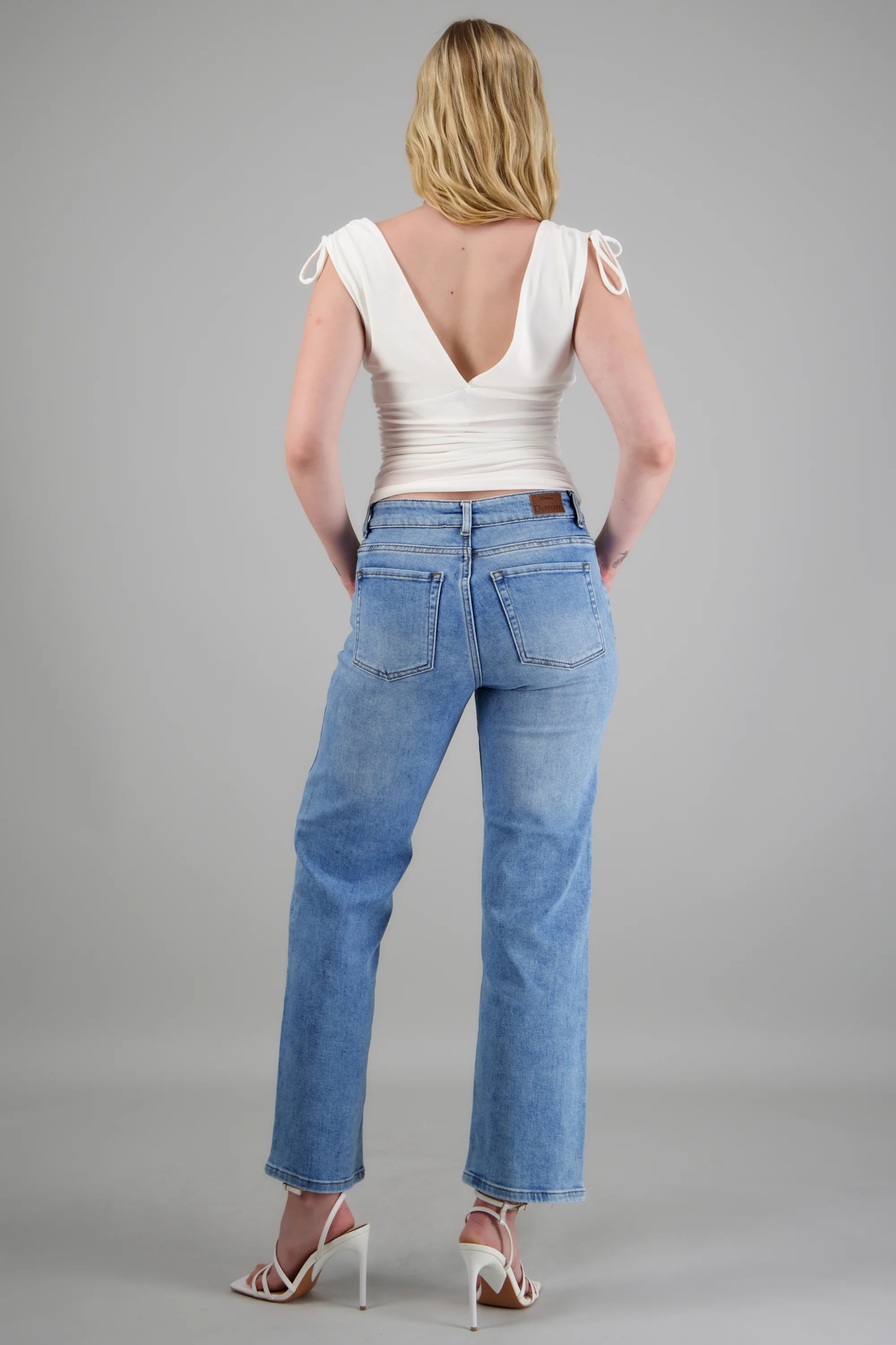 Jeans straight al corte - Image 4