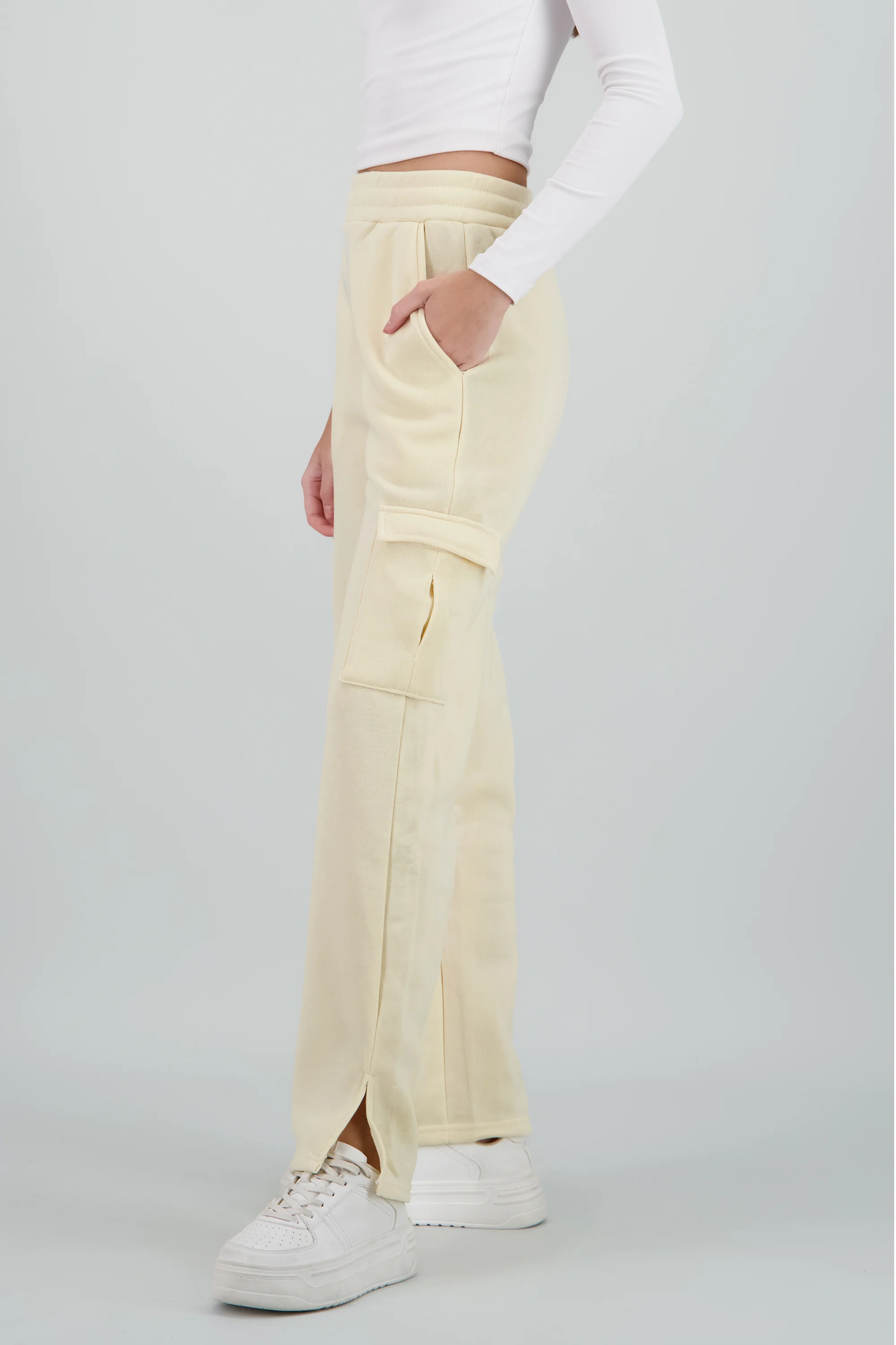 Jogger amplio con bolsas cargo - Image 3