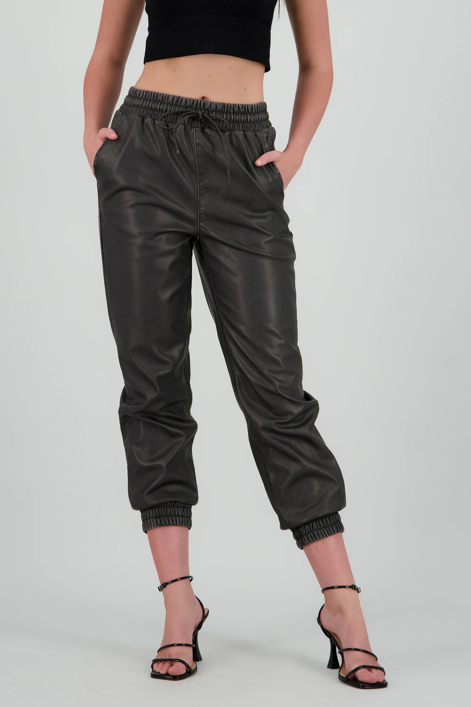 Jogger pu detalle deslavado - Image 2