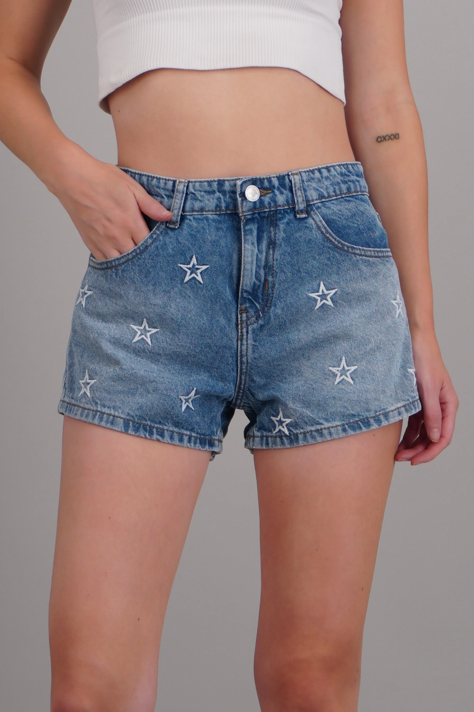 Mini shorts estrellas bordadas - Image 5