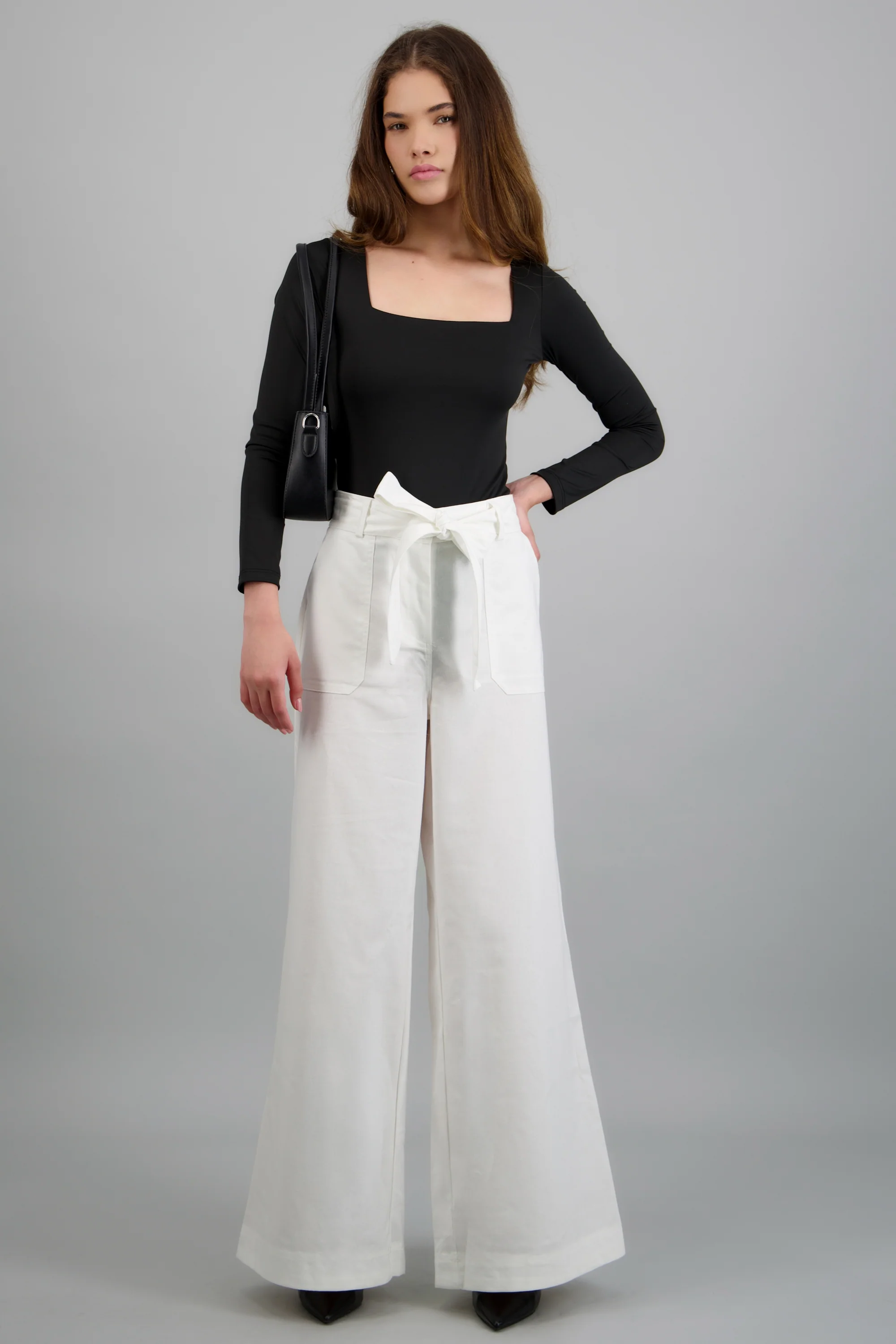 Pantalon amplio con cinta